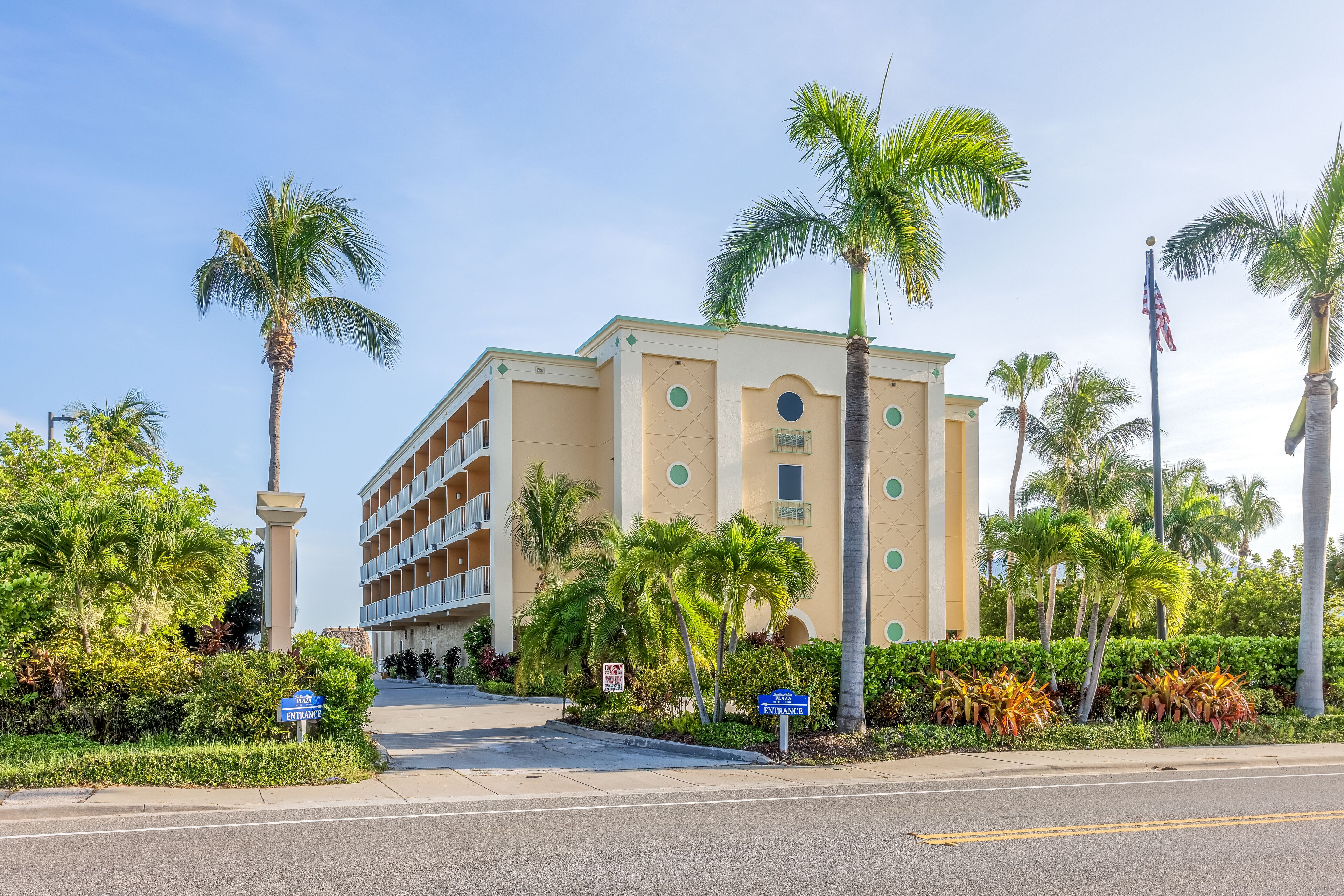 Hutchinson Island Plaza Hotel & Suites