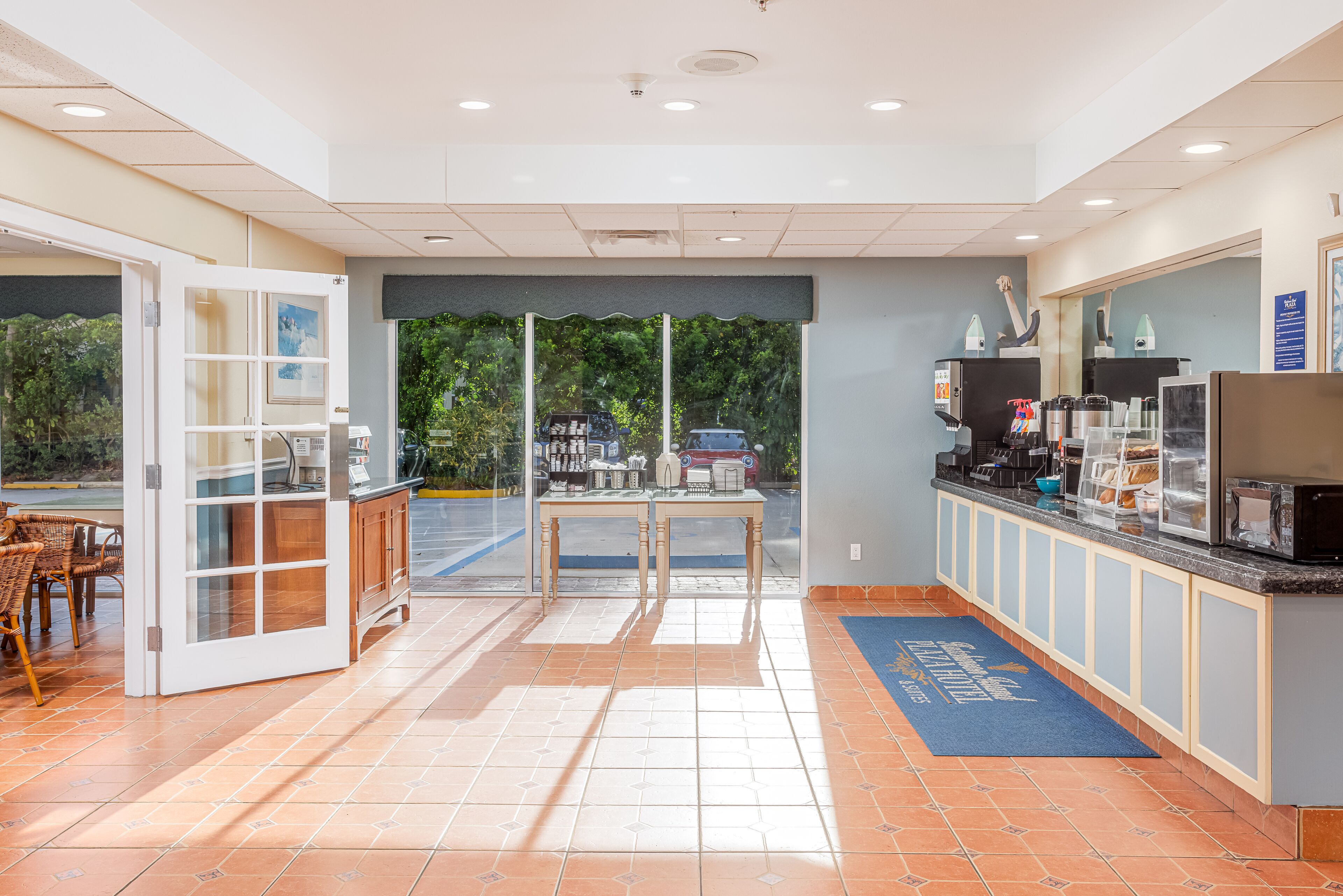 Hutchinson Island Plaza Hotel & Suites