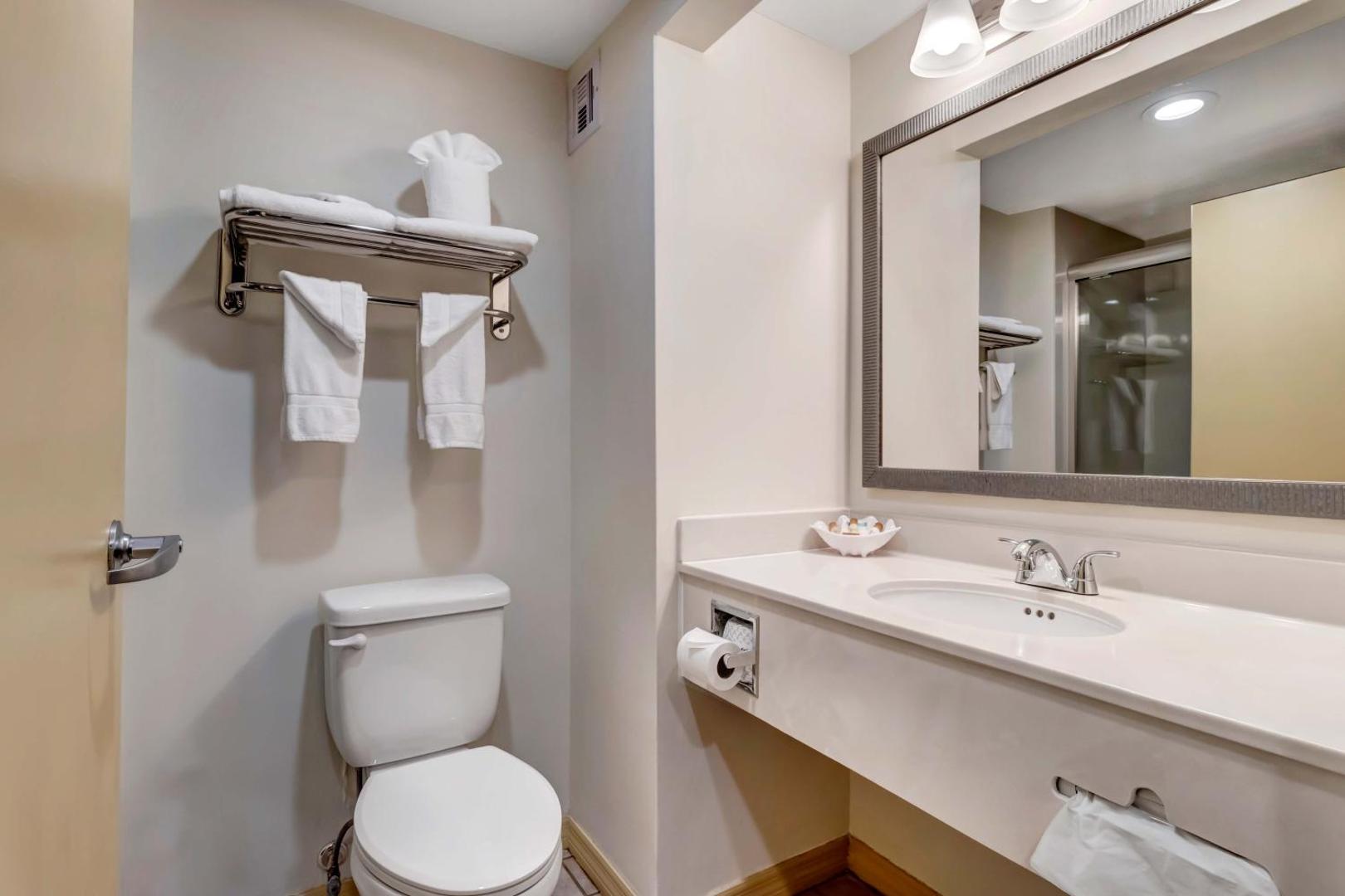Hutchinson Island Plaza Hotel & Suites