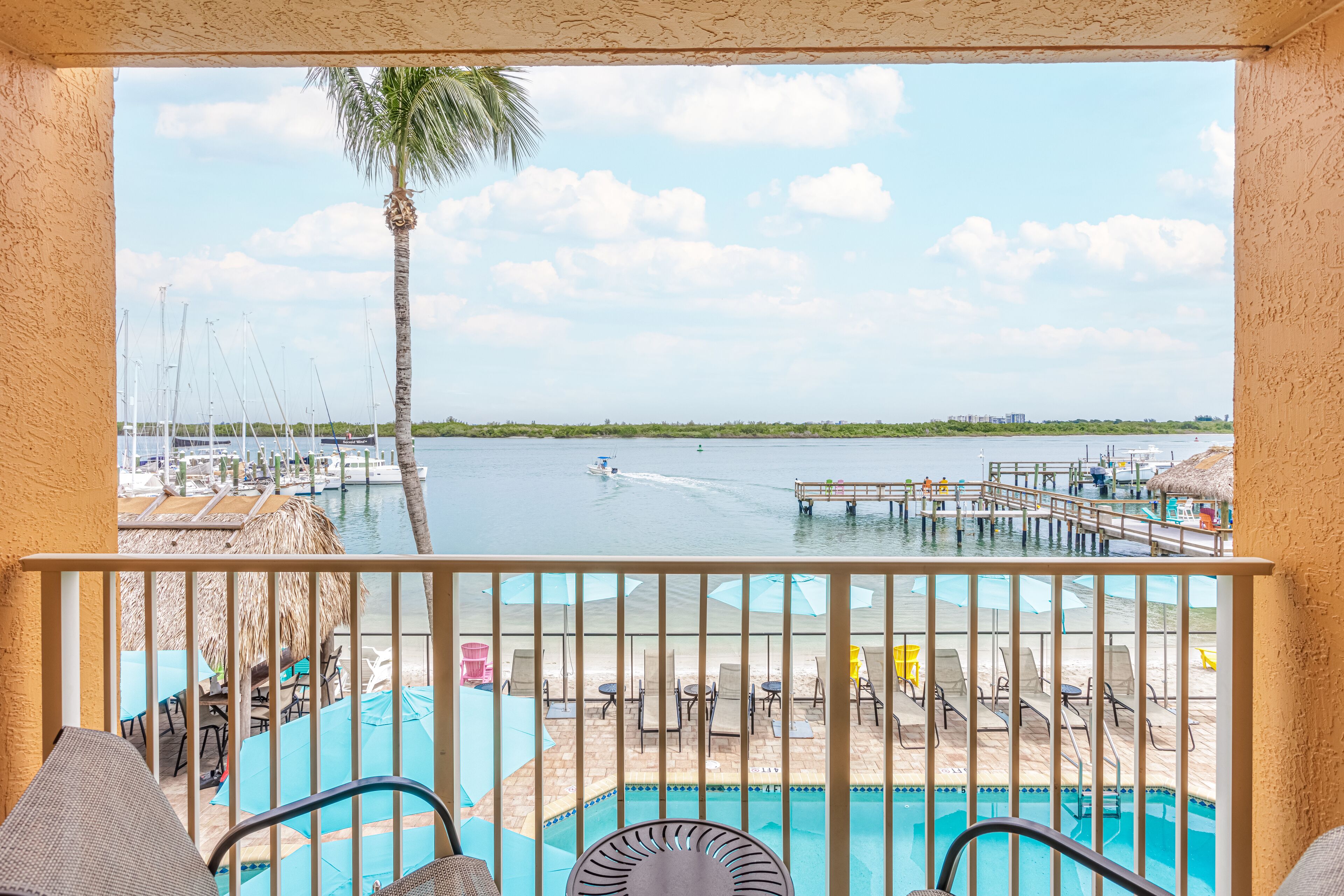 Hutchinson Island Plaza Hotel & Suites