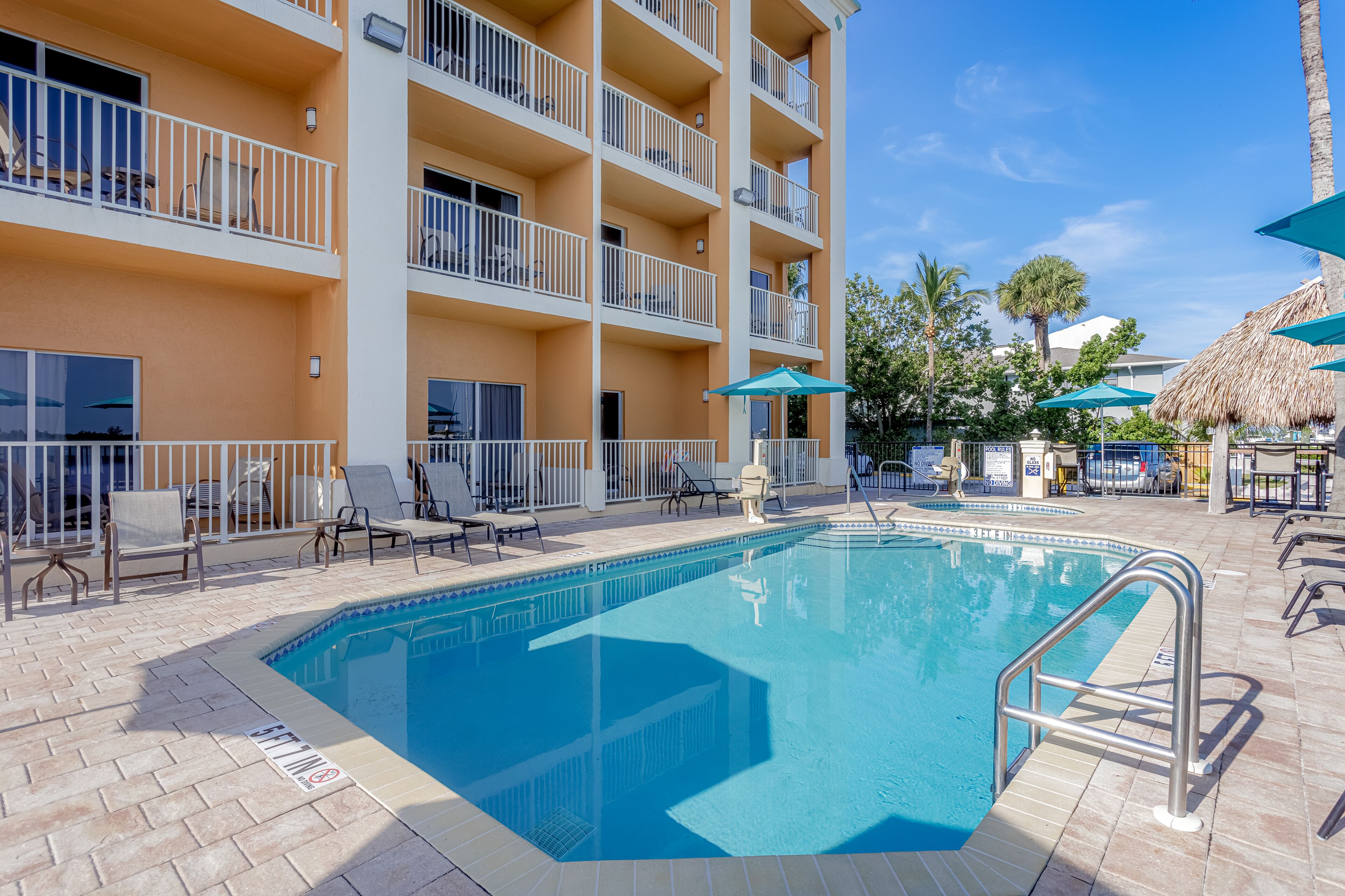 Hutchinson Island Plaza Hotel & Suites