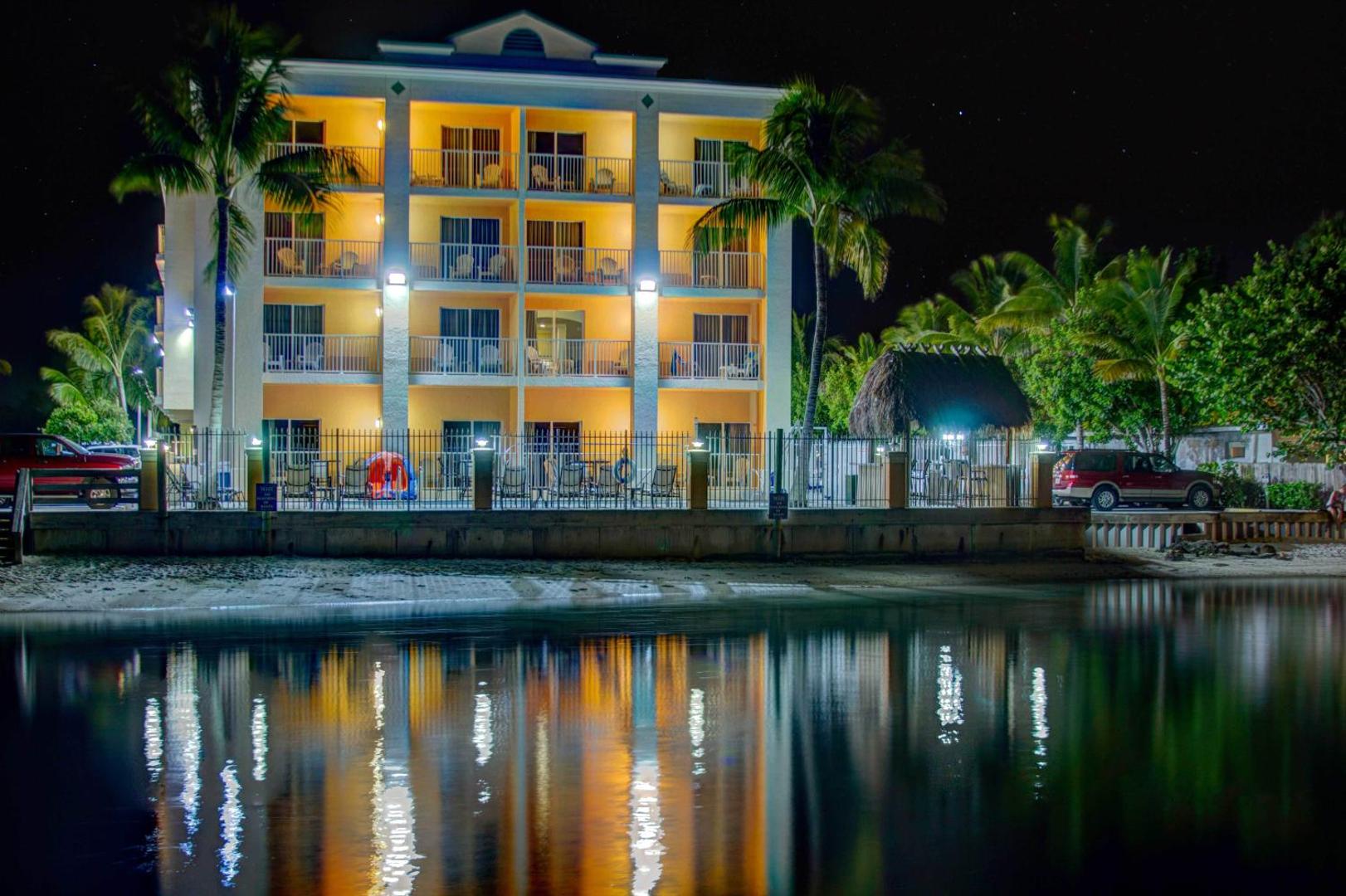 Hutchinson Island Plaza Hotel & Suites