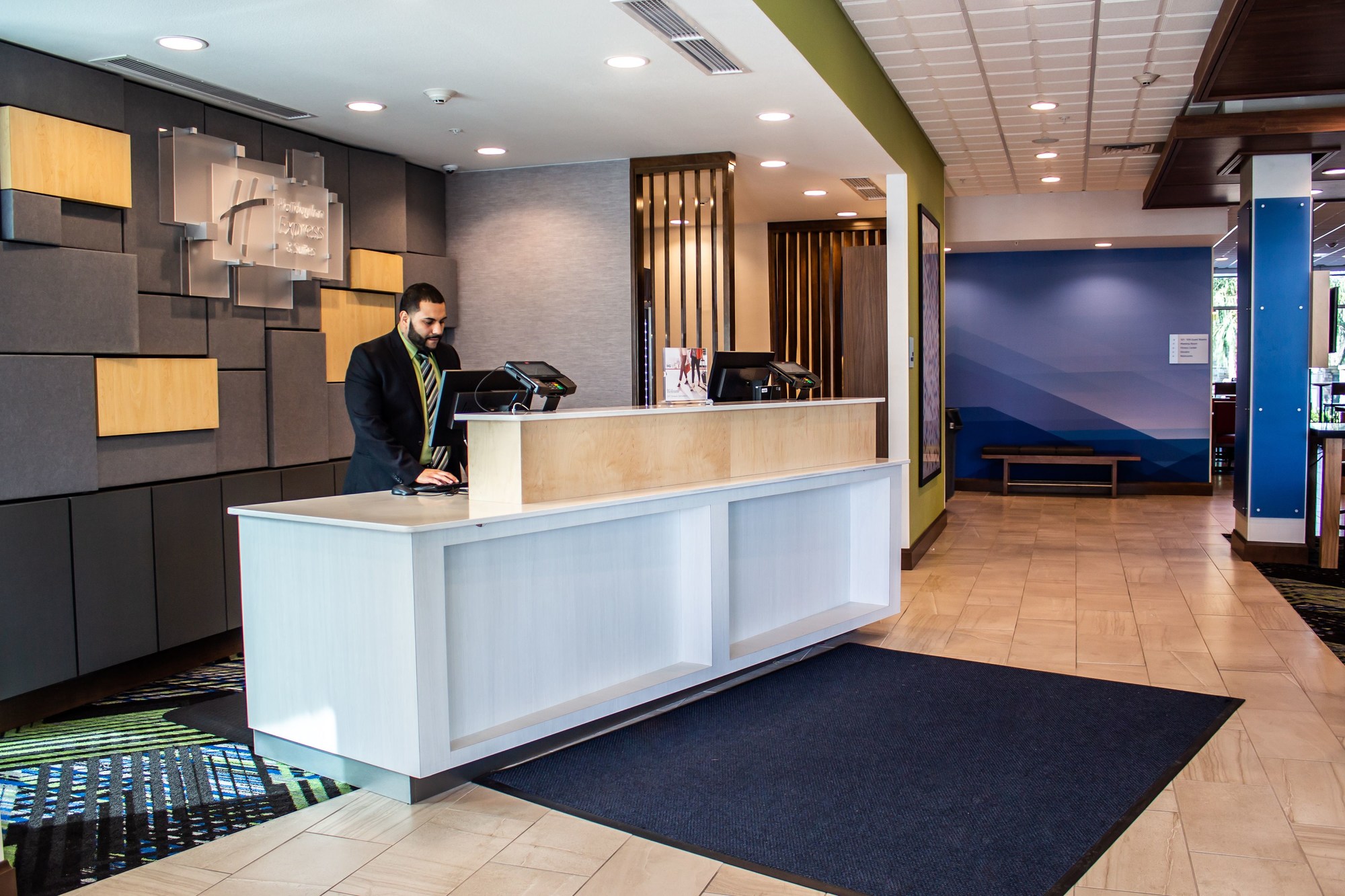 Holiday Inn Express & Suites Gainesville I-75