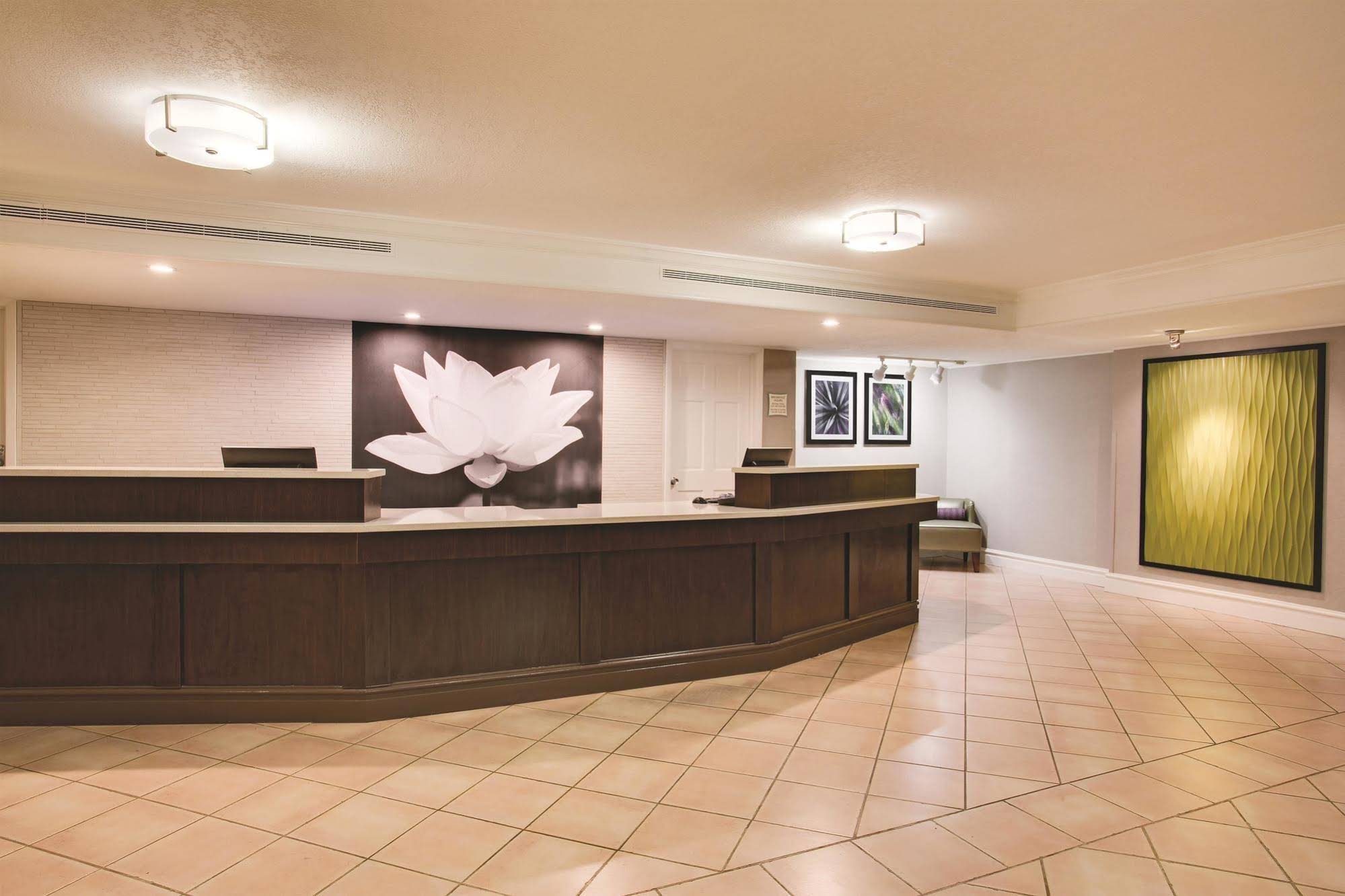 Days Inn by Wyndham Gainesville University I-75
