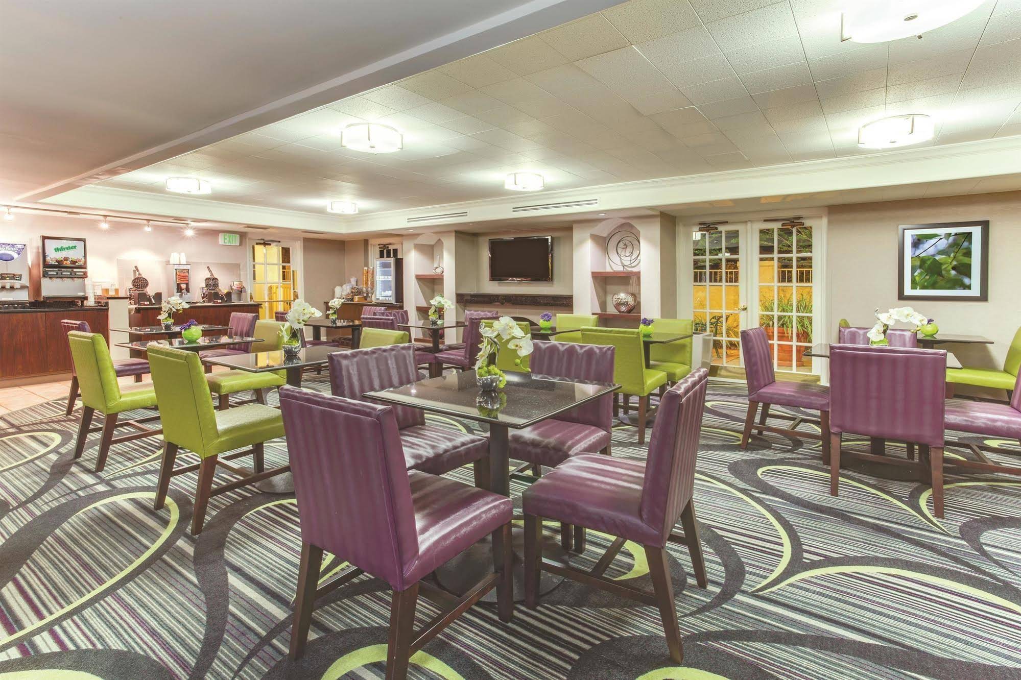 Days Inn by Wyndham Gainesville University I-75