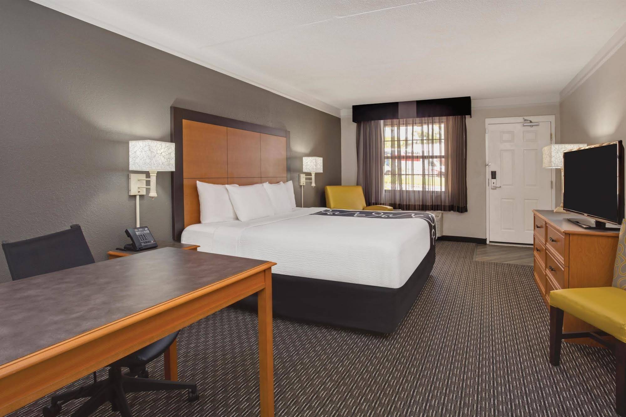 Days Inn by Wyndham Gainesville University I-75