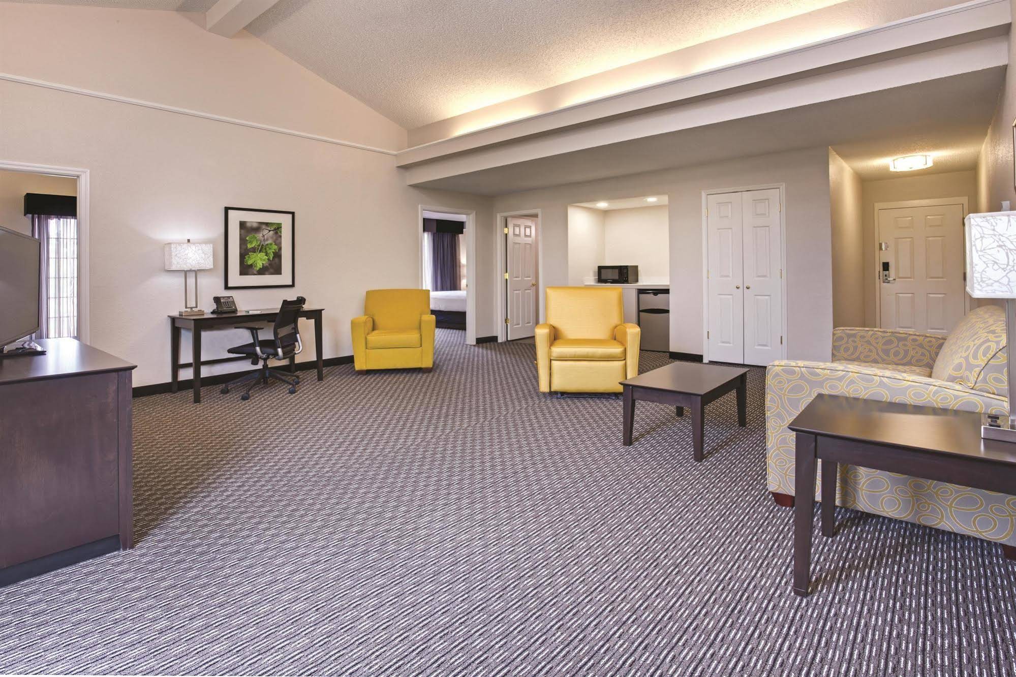 Days Inn by Wyndham Gainesville University I-75