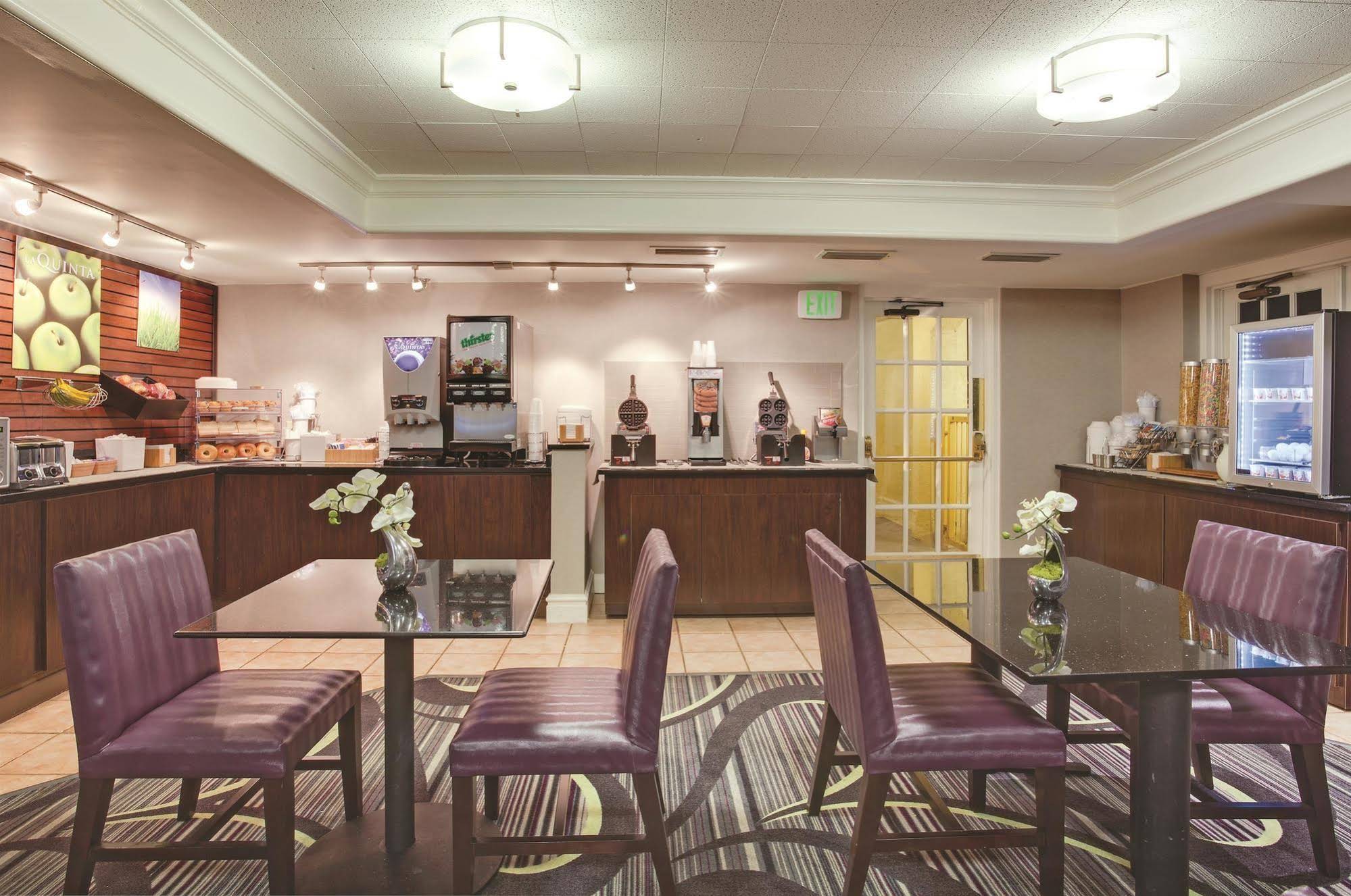 Days Inn by Wyndham Gainesville University I-75