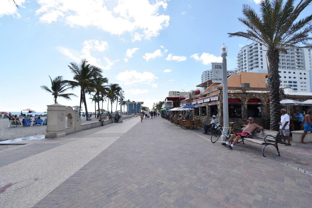 Hollywood Beach Inn