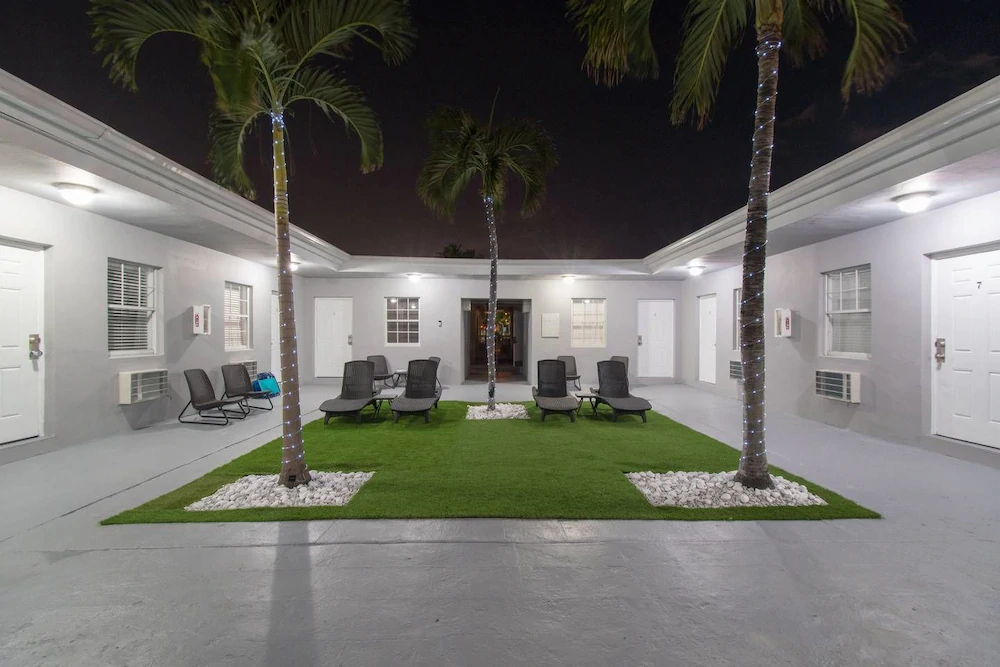 Hollywood Beach Inn