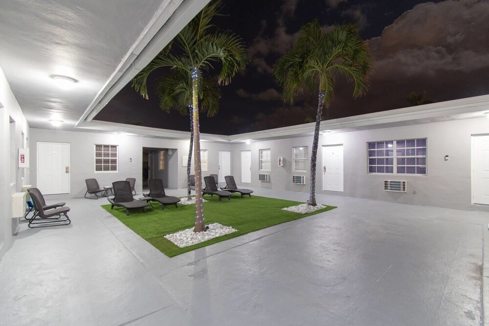 Hollywood Beach Inn