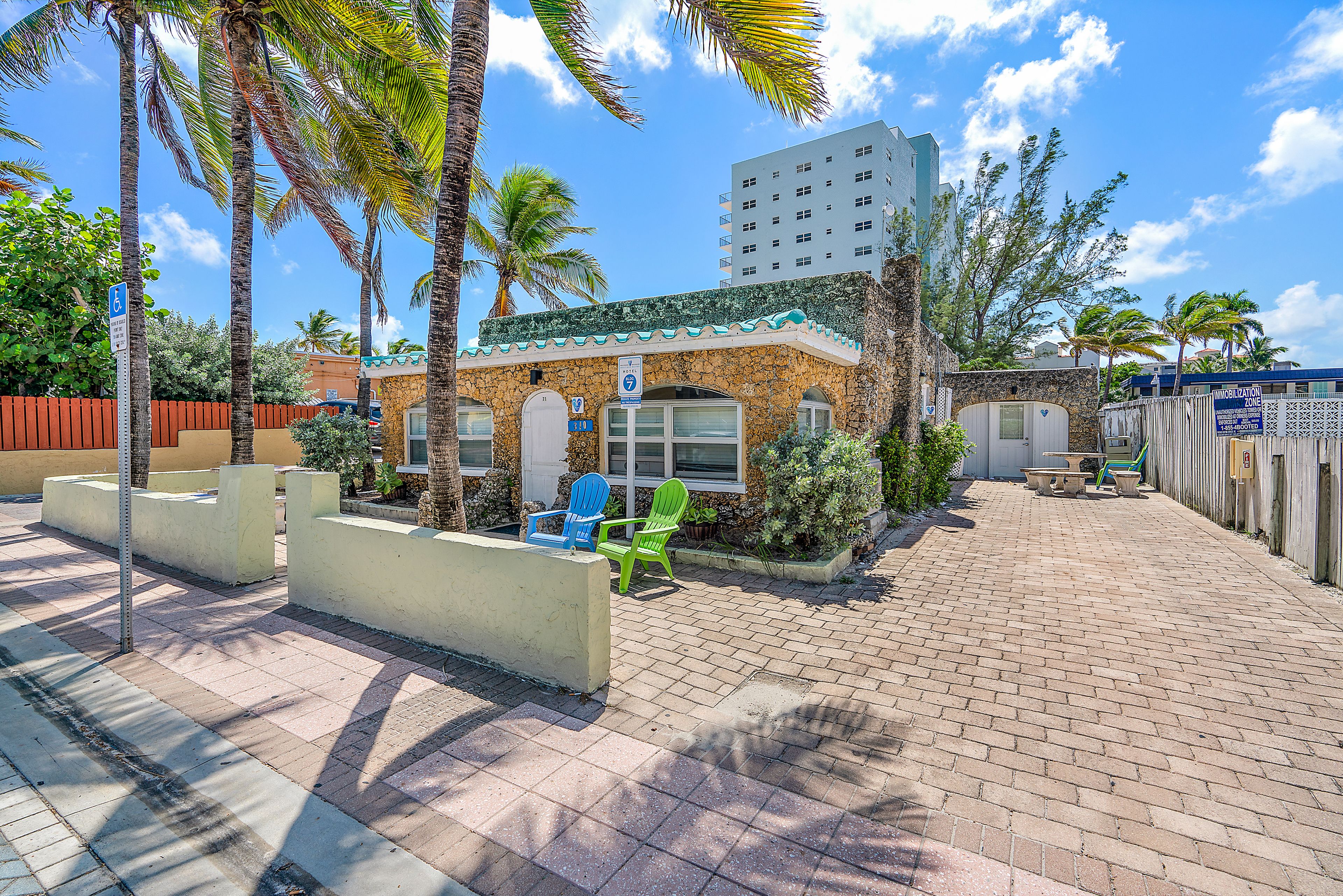 Hollywood Beachside Boutique Suites