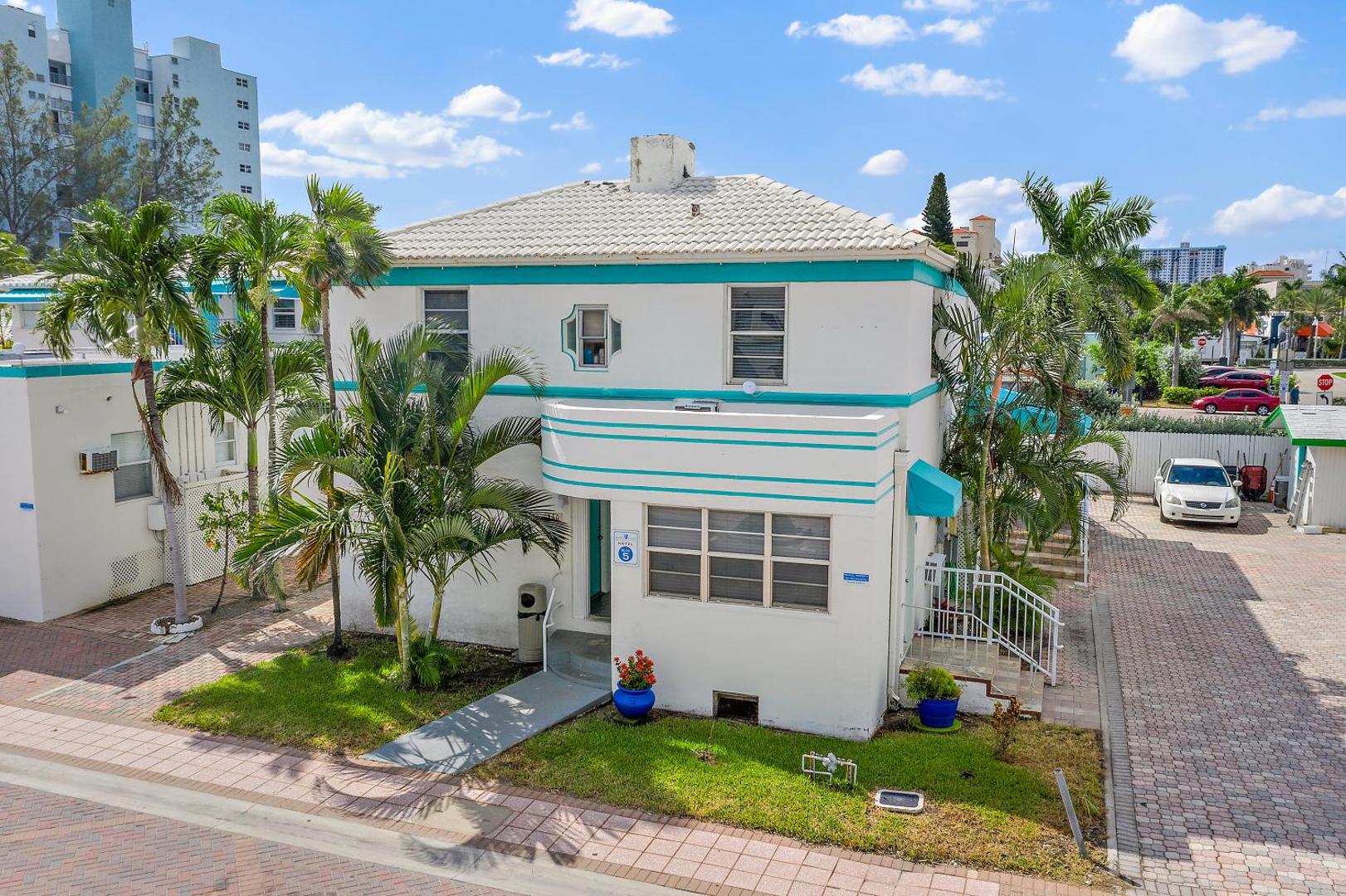 Hollywood Beachside Boutique Suites