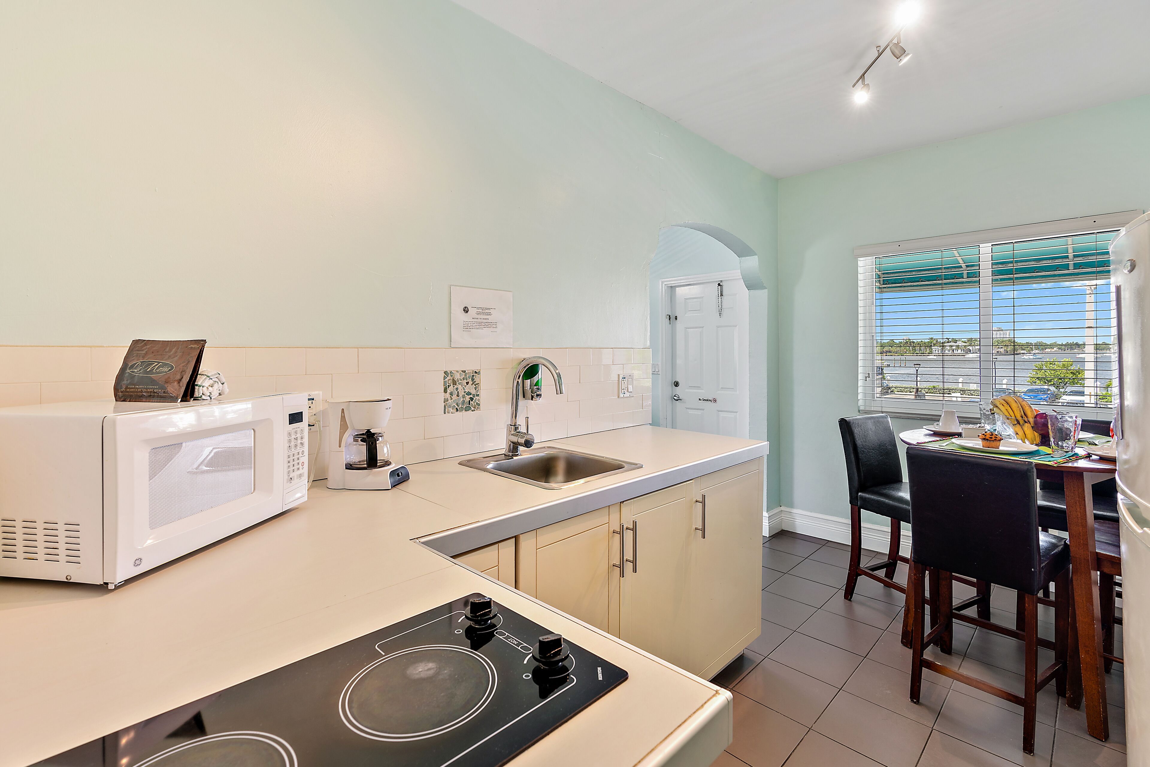Hollywood Beachside Boutique Suites