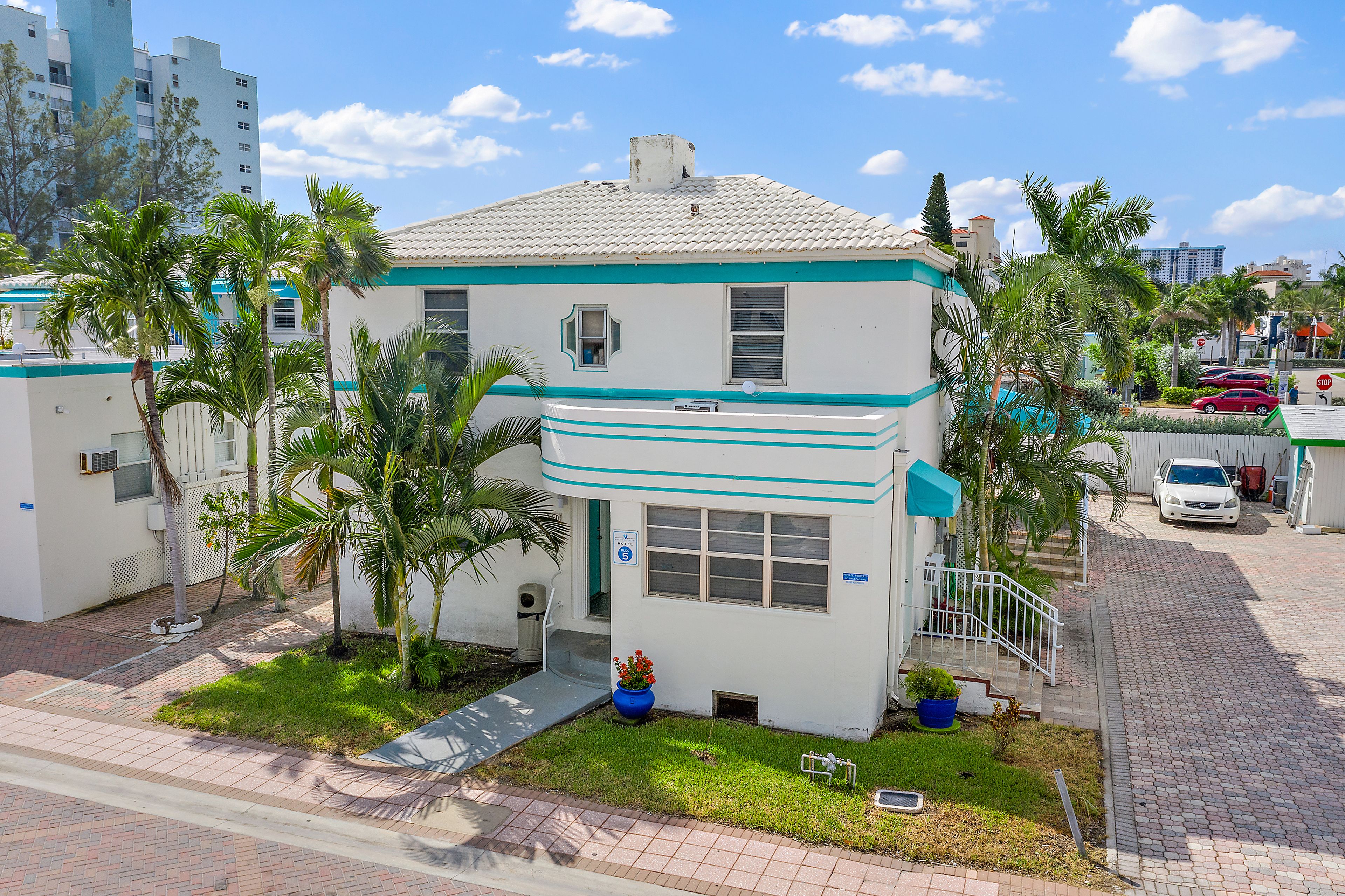 Hollywood Beachside Boutique Suites