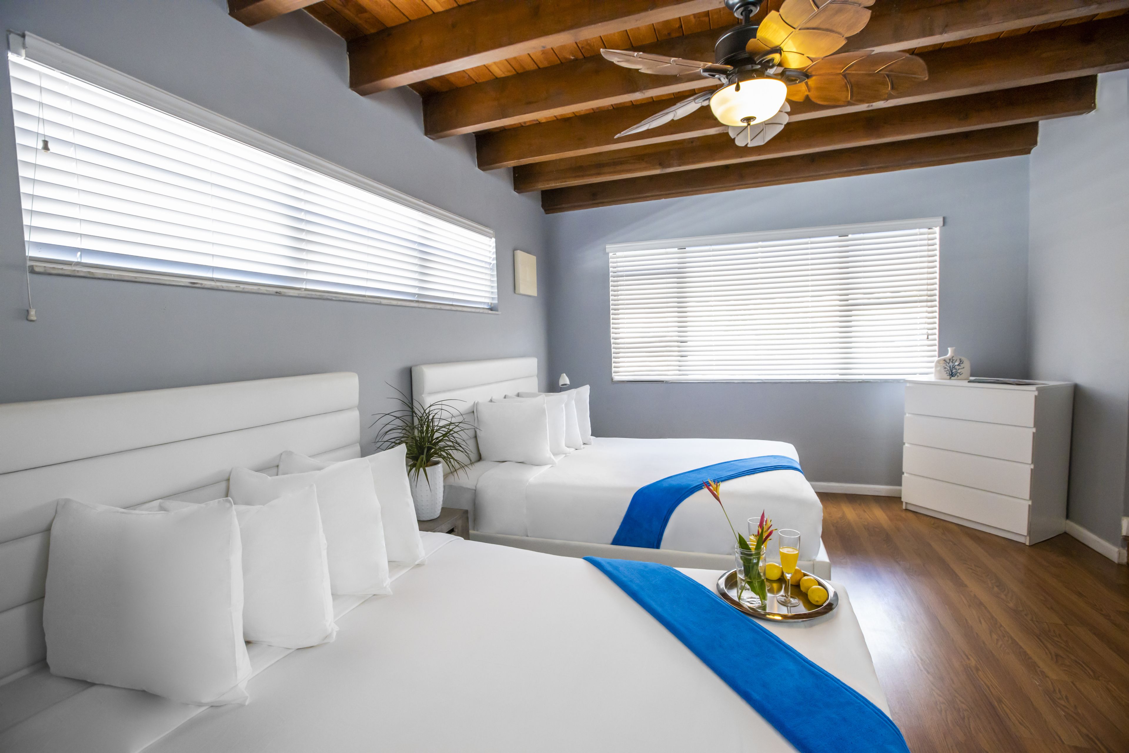 Hollywood Beach Suites Hotel