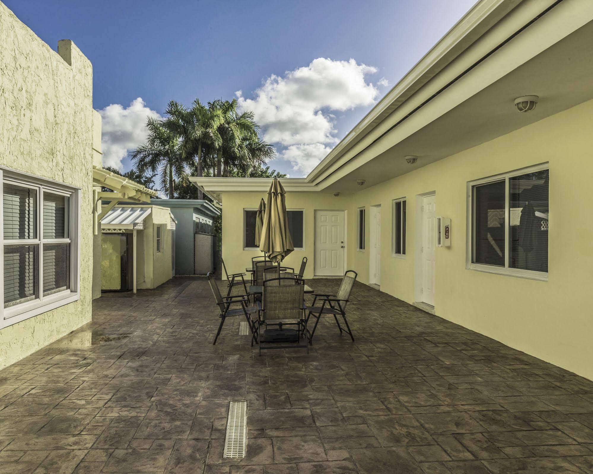 Waveland Motel