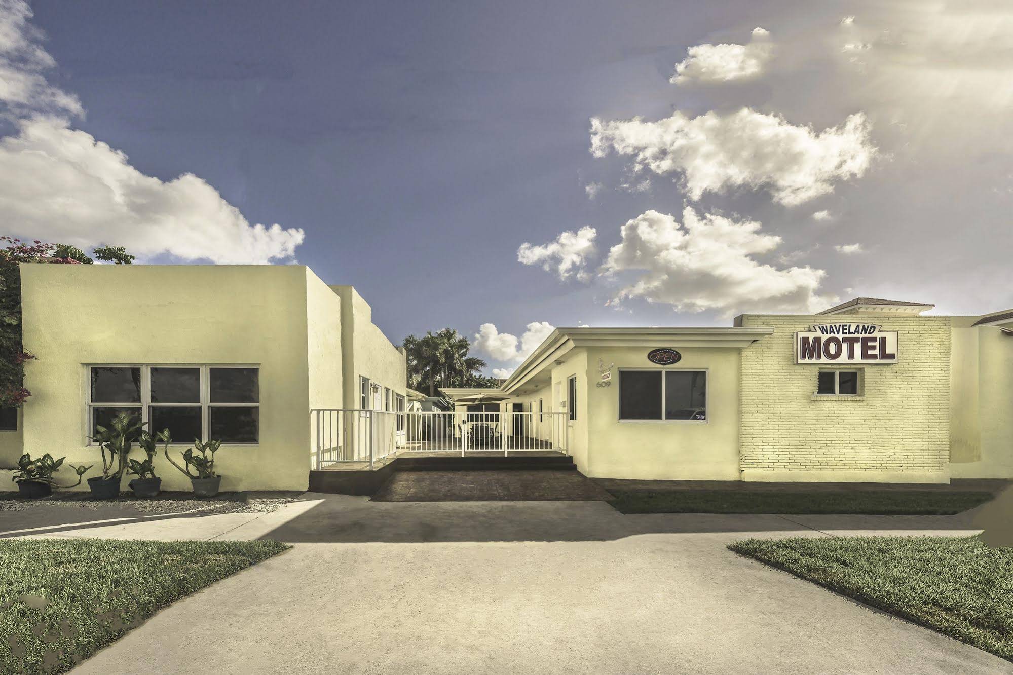 Waveland Motel