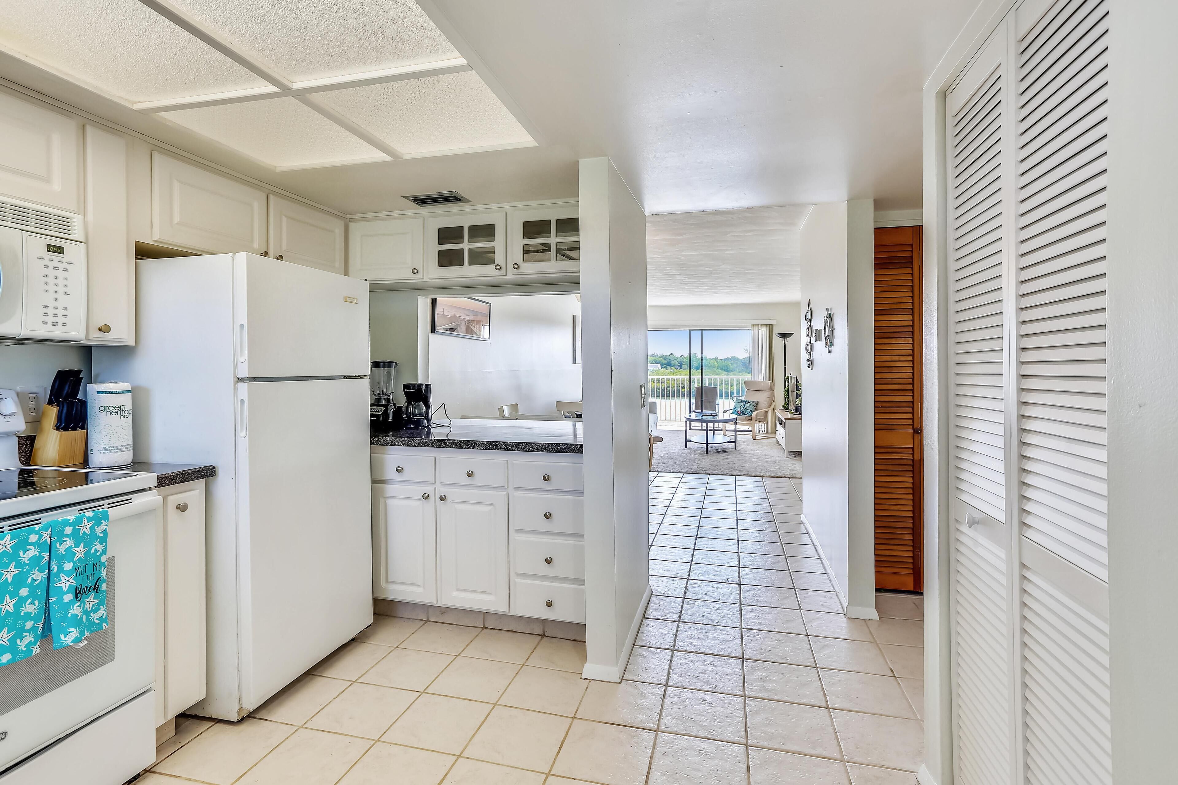 Bayshore Yacht & Tennis Club Luxury Condominiums