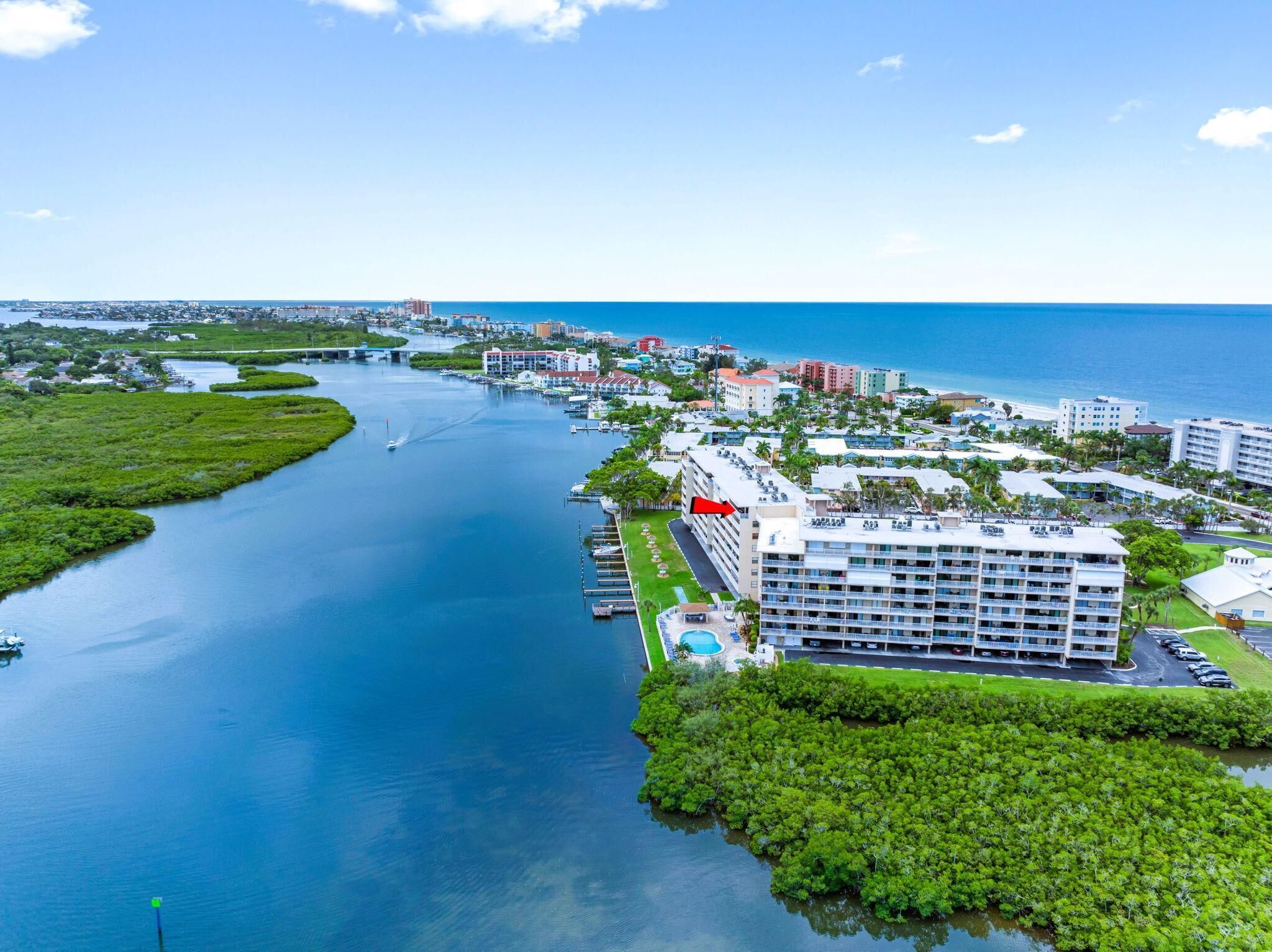 Bayshore Yacht & Tennis Club Luxury Condominiums