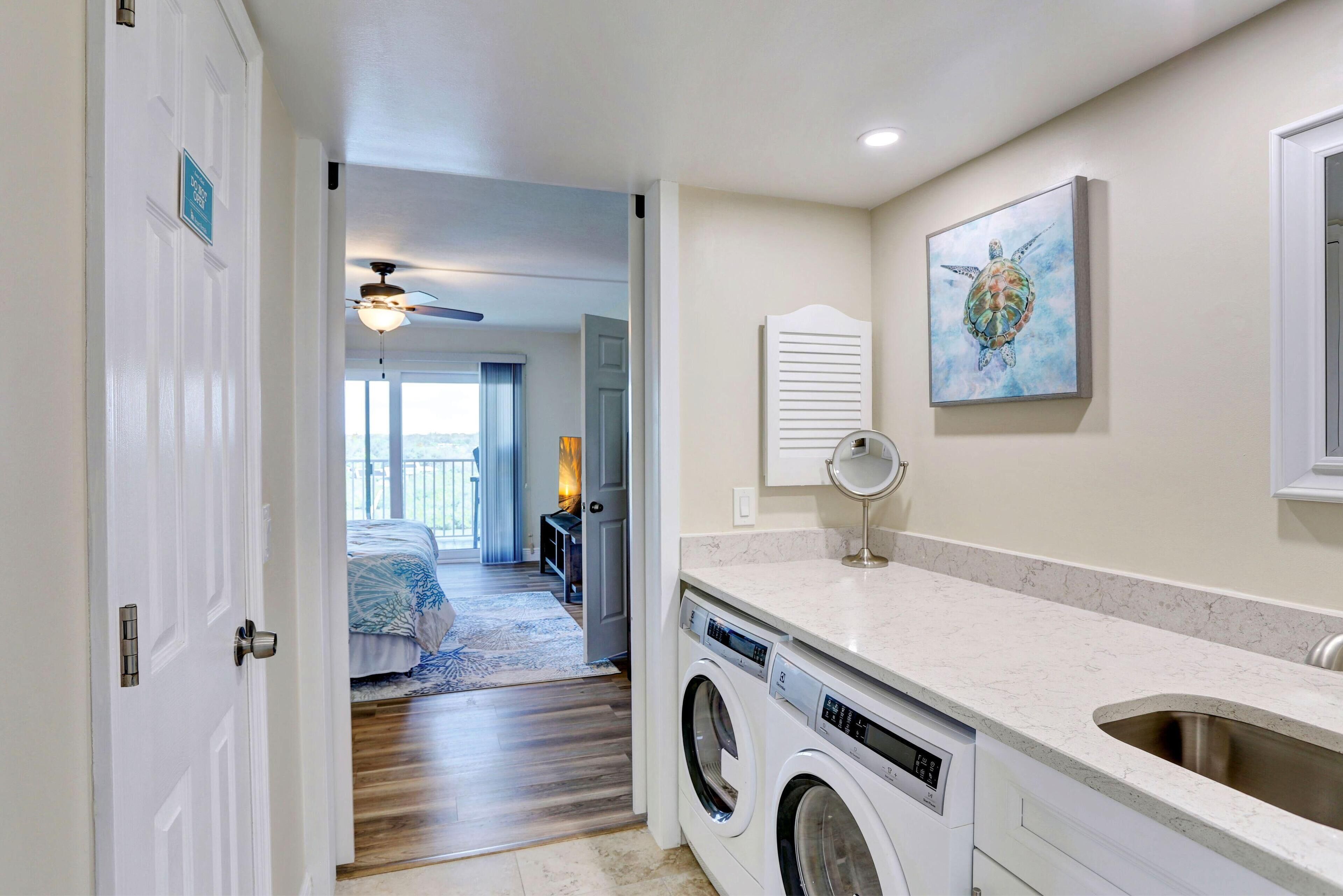 Bayshore Yacht & Tennis Club Luxury Condominiums