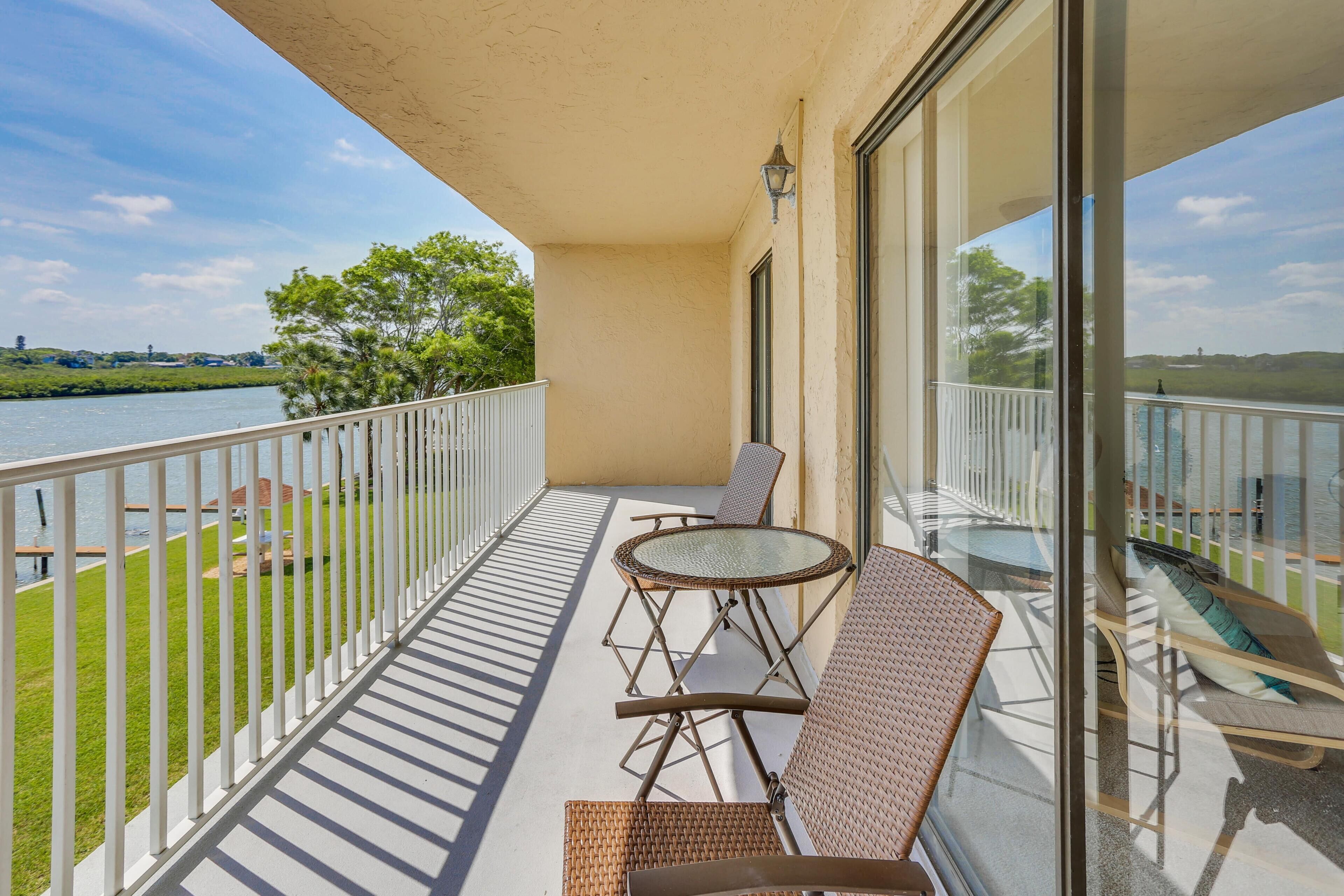 Bayshore Yacht & Tennis Club Luxury Condominiums