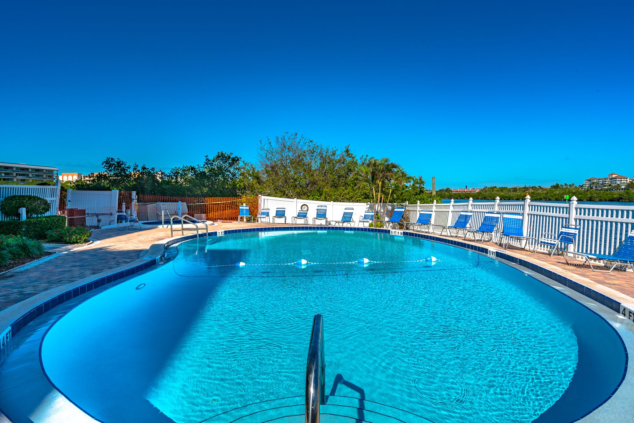 Bayshore Yacht & Tennis Club Luxury Condominiums