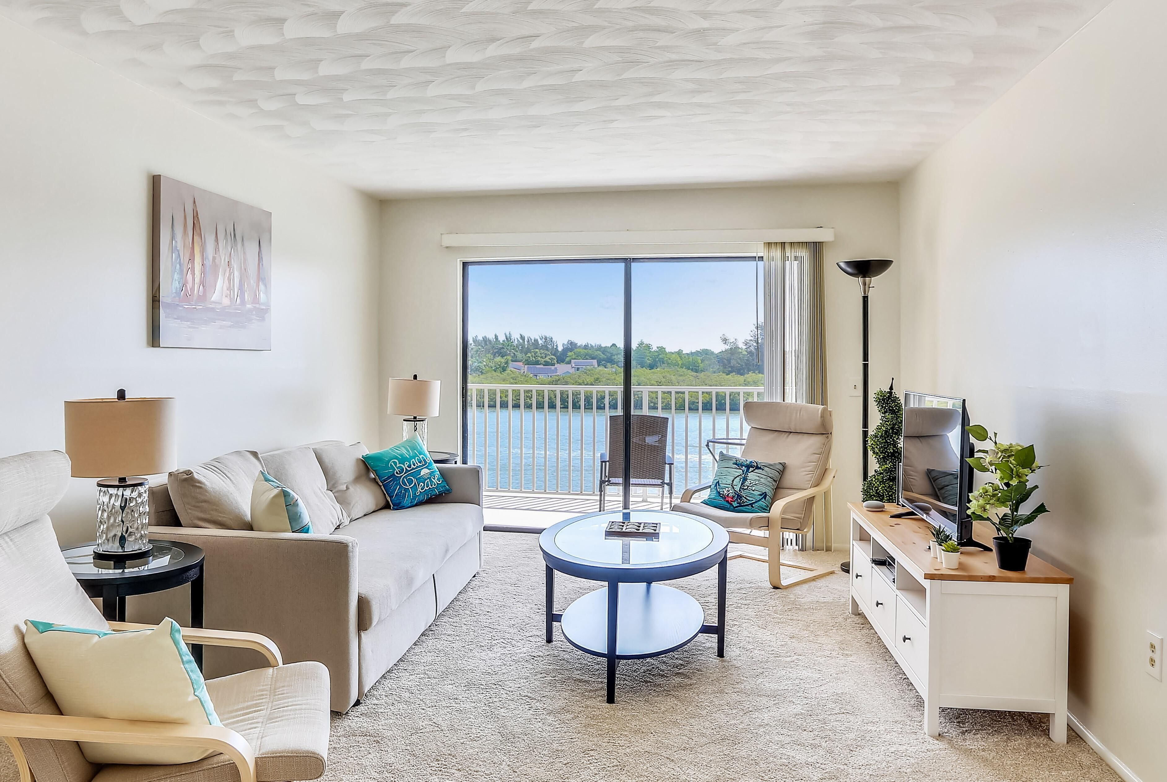 Bayshore Yacht & Tennis Club Luxury Condominiums