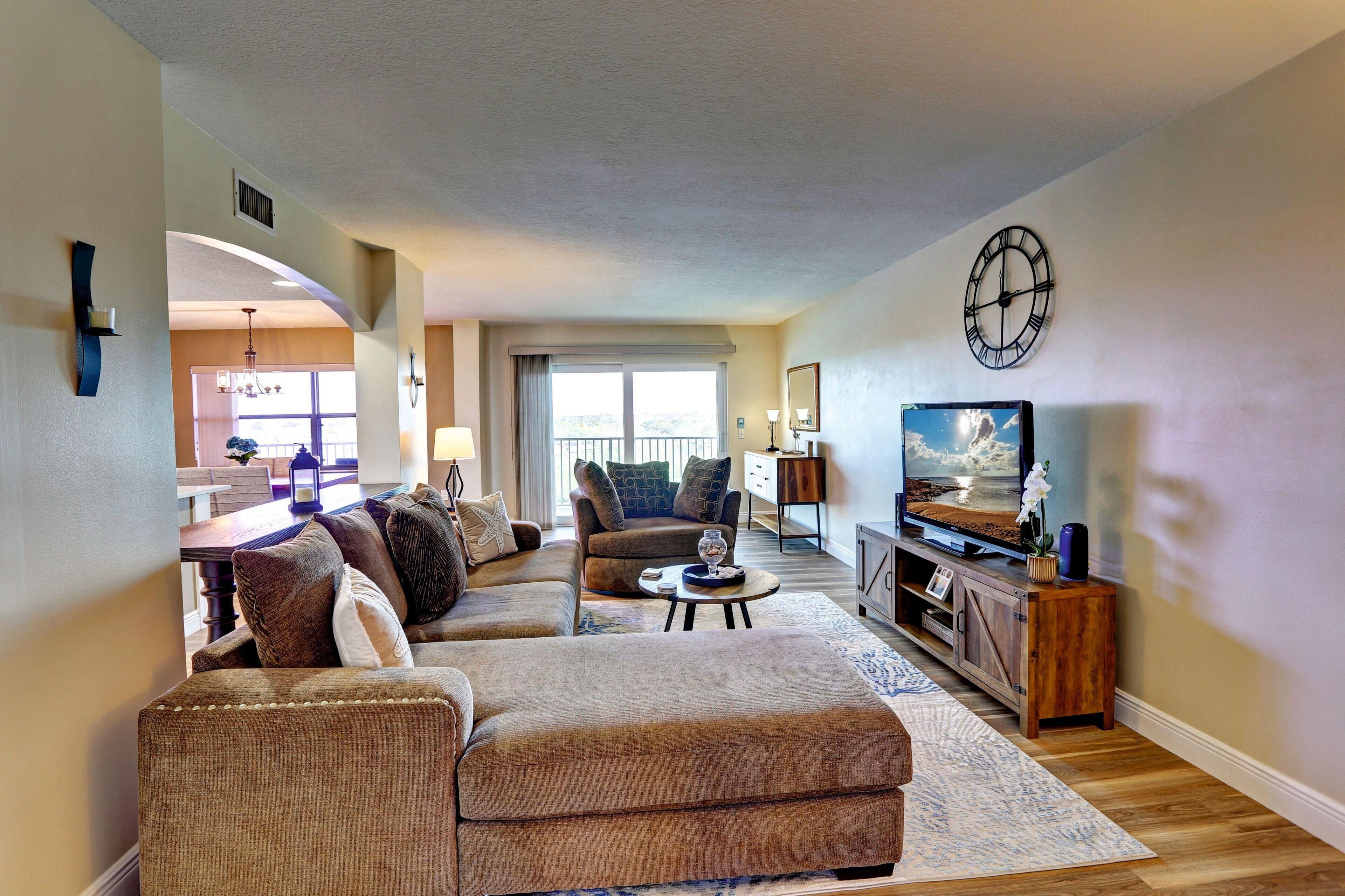 Bayshore Yacht & Tennis Club Luxury Condominiums