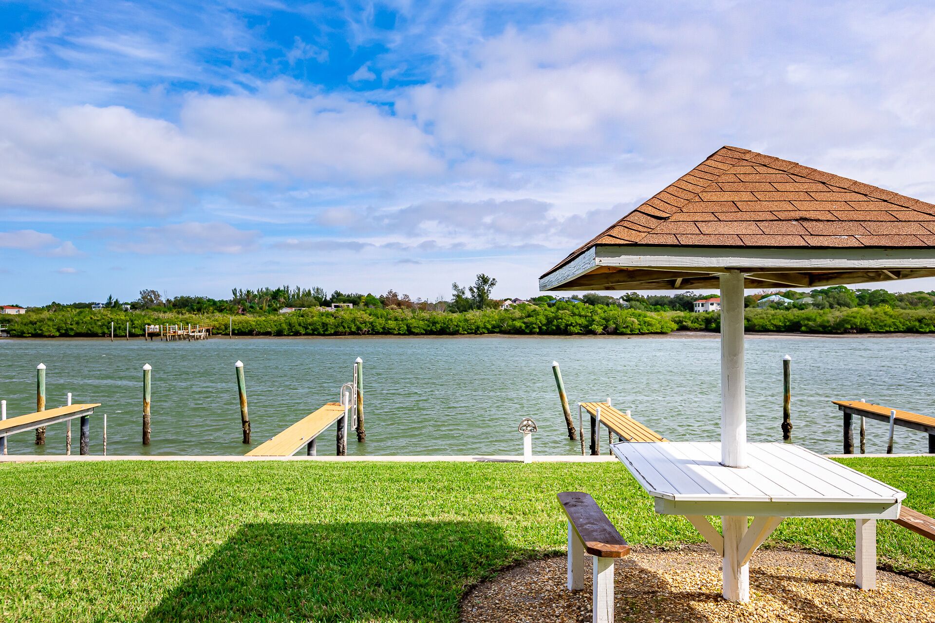 Bayshore Yacht & Tennis Club Luxury Condominiums