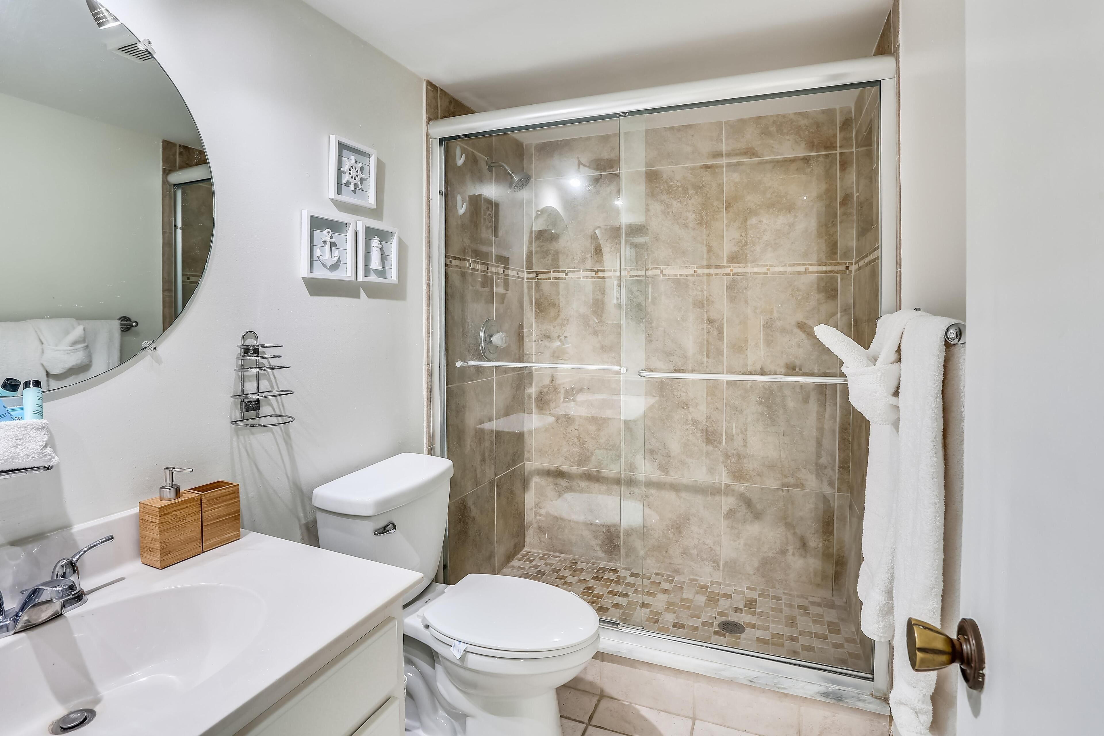 Bayshore Yacht & Tennis Club Luxury Condominiums