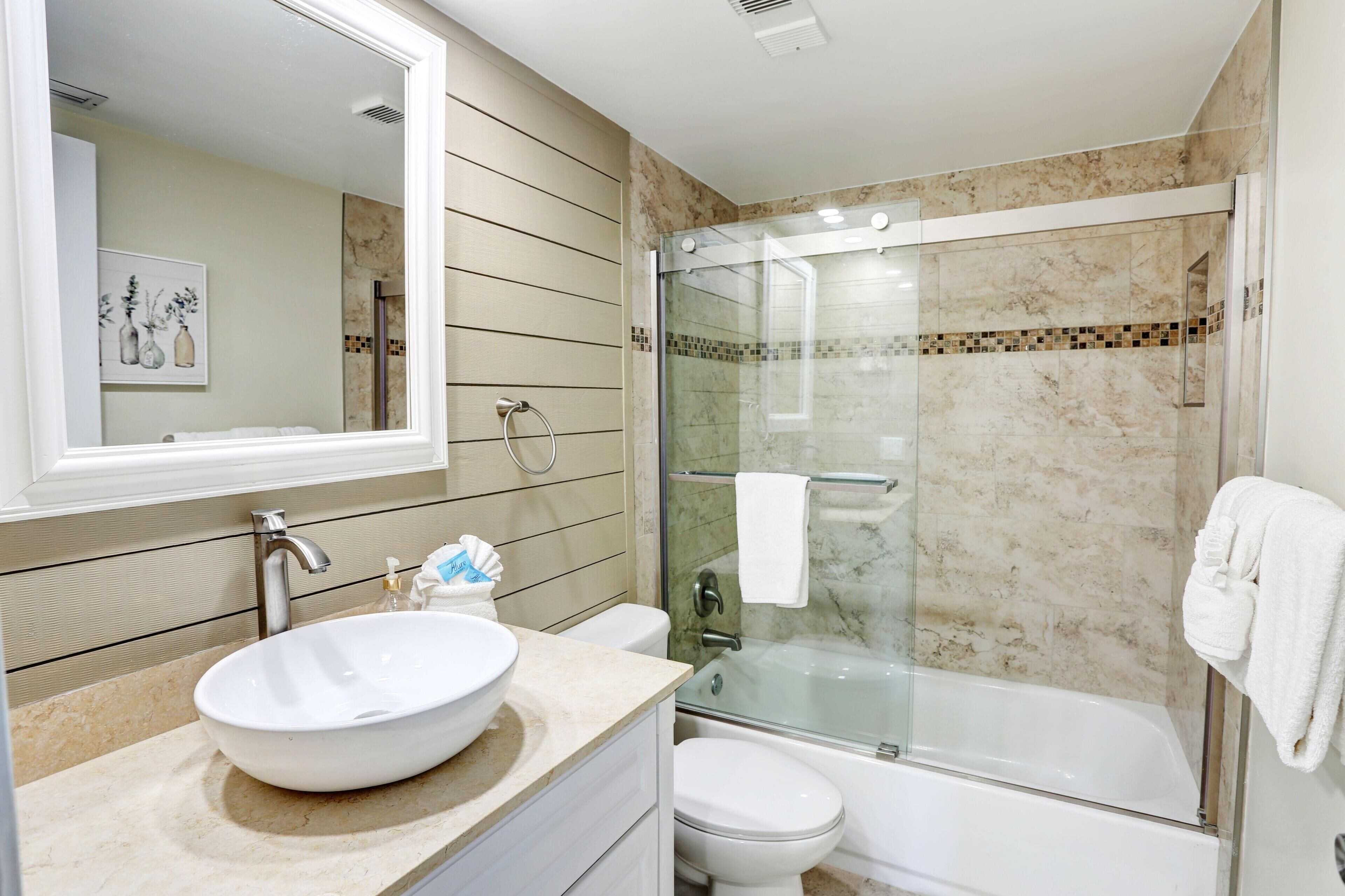 Bayshore Yacht & Tennis Club Luxury Condominiums