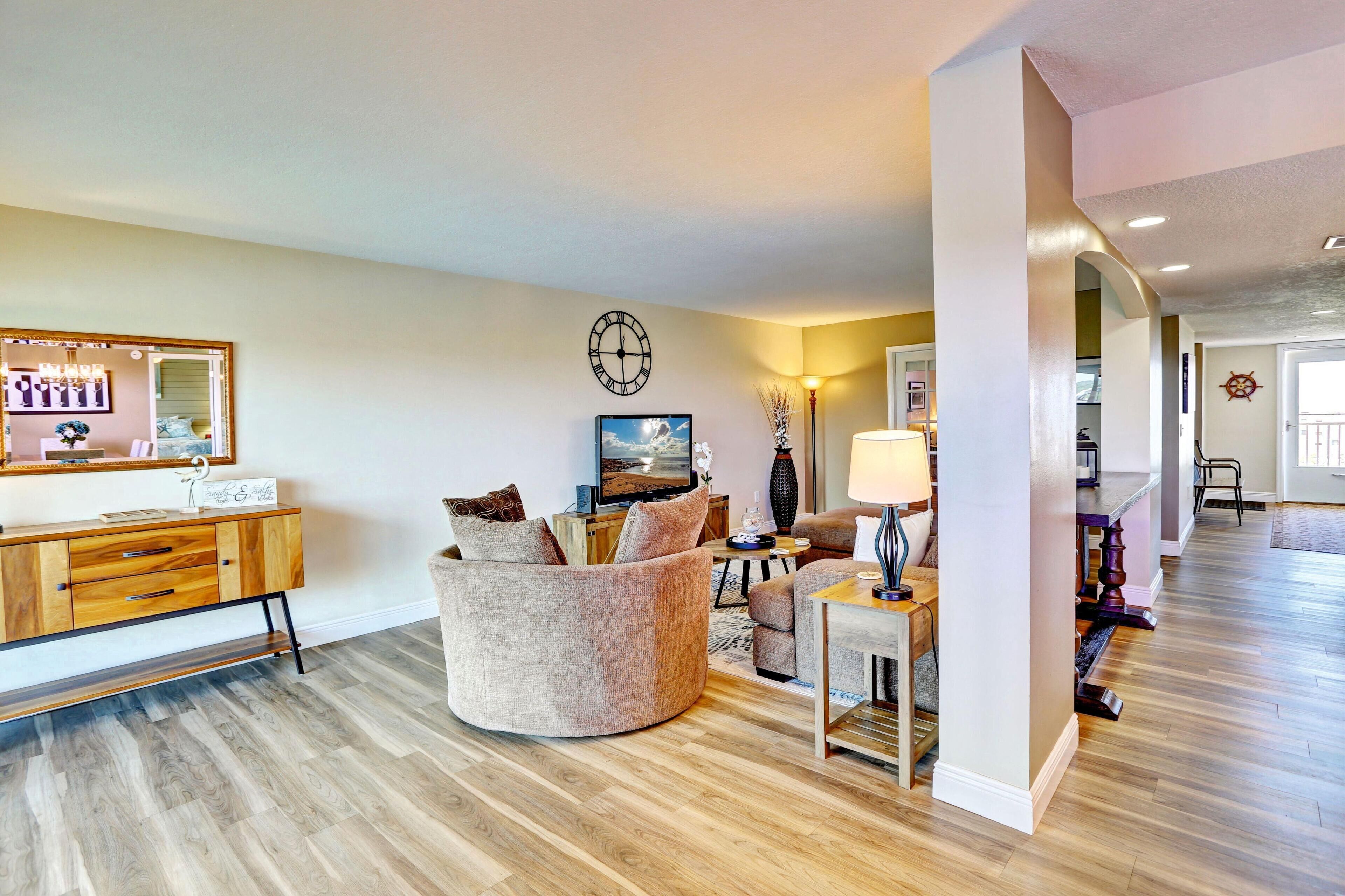 Bayshore Yacht & Tennis Club Luxury Condominiums