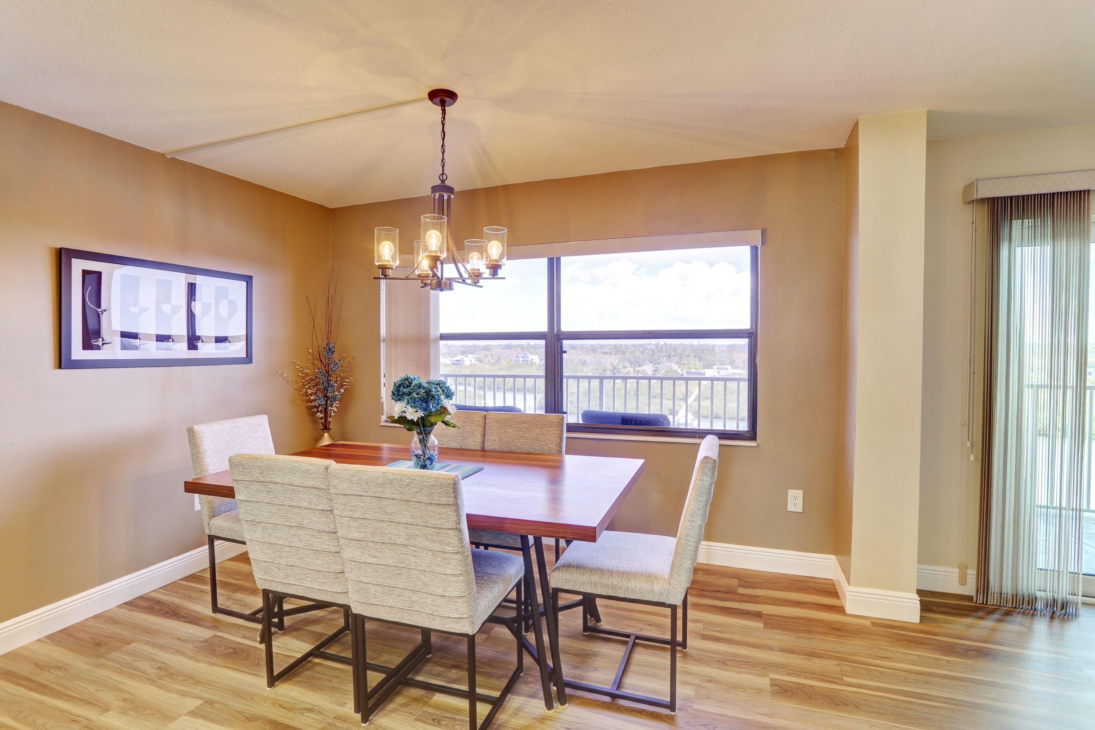 Bayshore Yacht & Tennis Club Luxury Condominiums