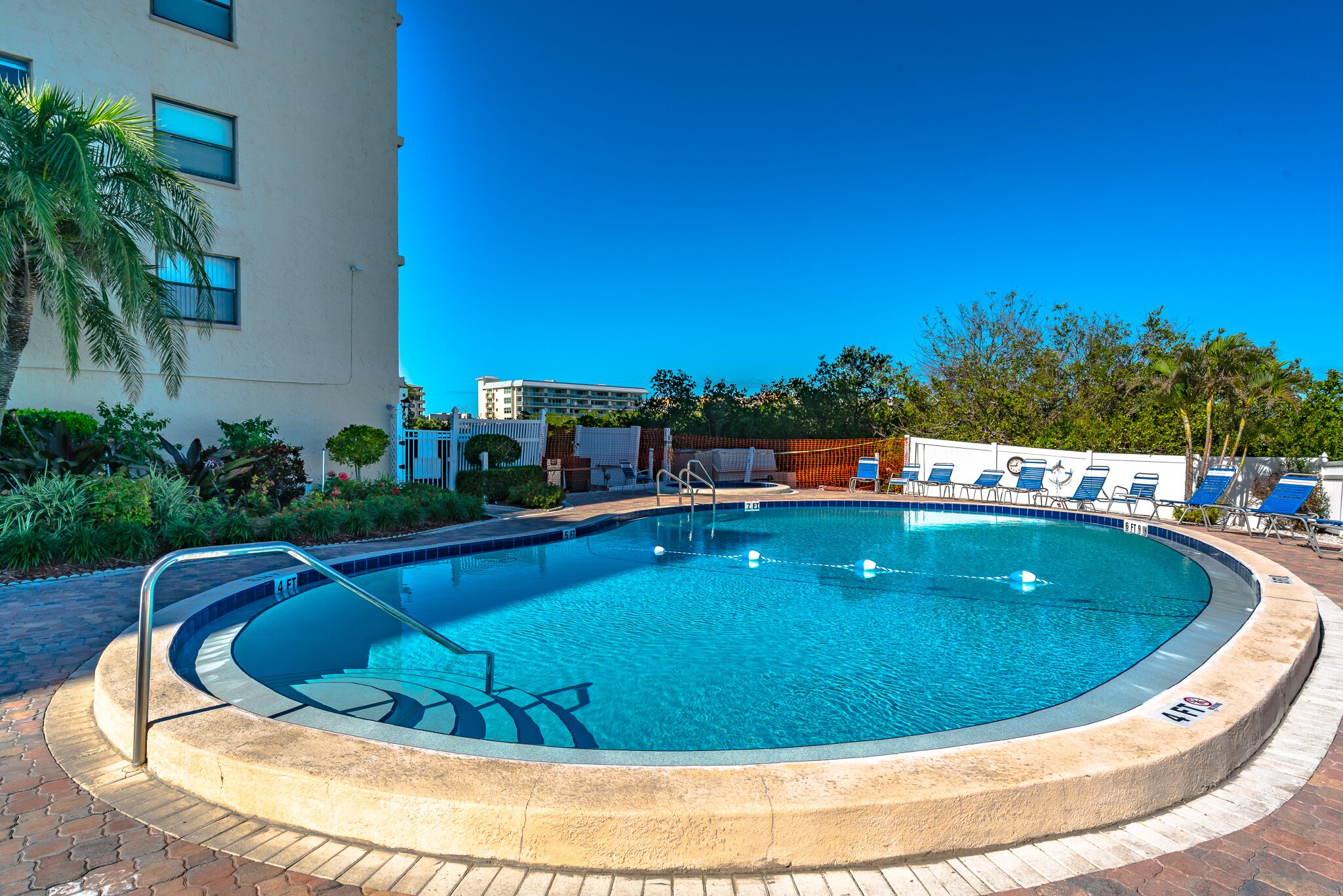 Bayshore Yacht & Tennis Club Luxury Condominiums