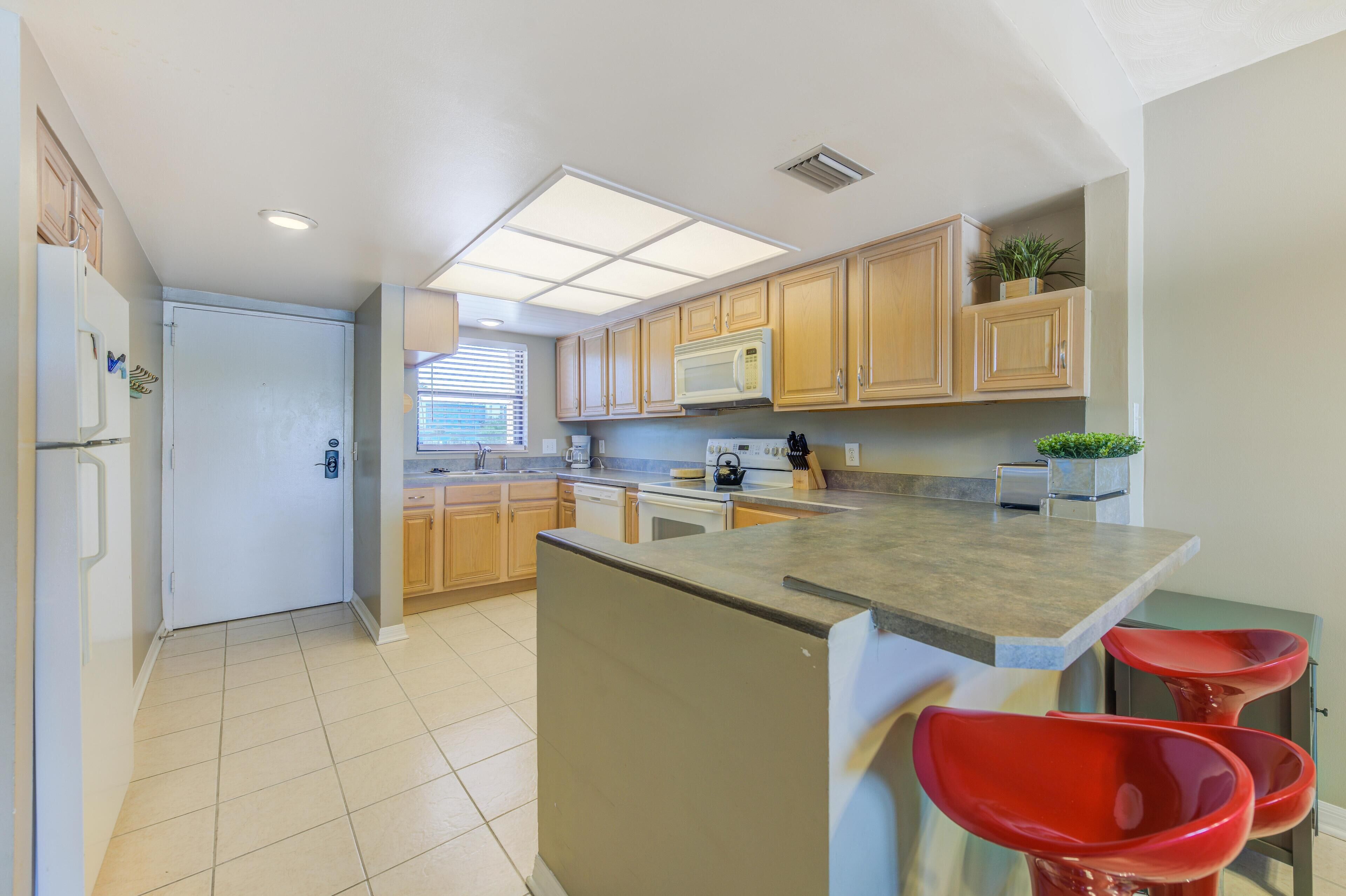 Bayshore Yacht & Tennis Club Luxury Condominiums