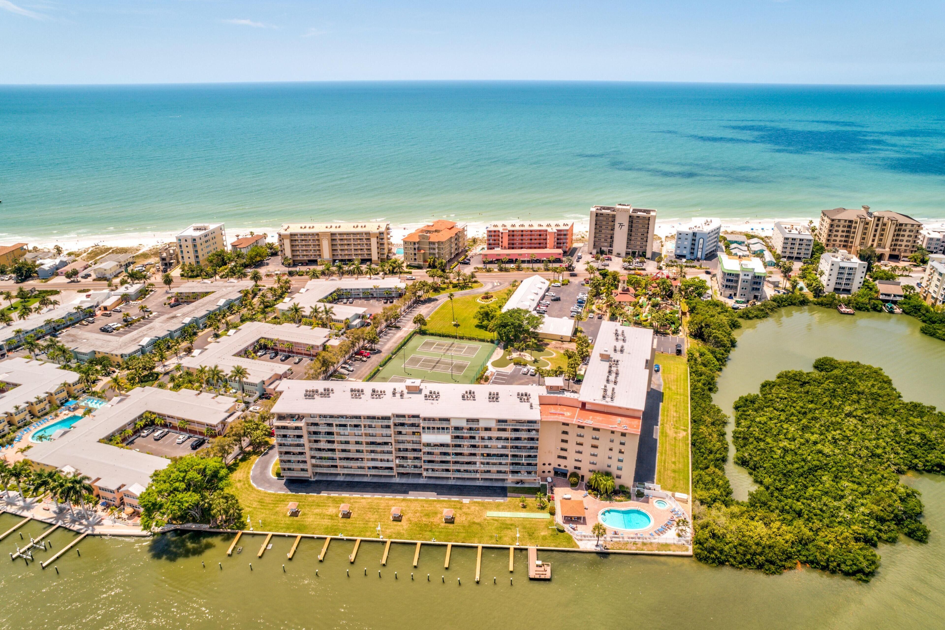 Bayshore Yacht & Tennis Club Luxury Condominiums
