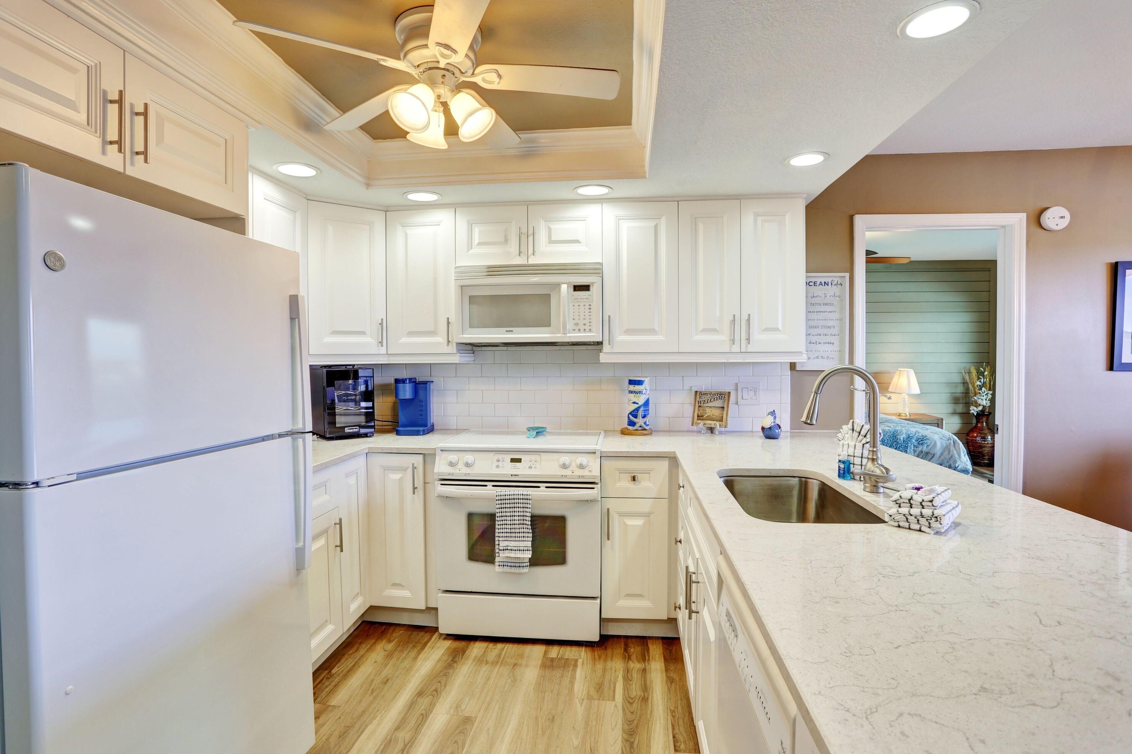 Bayshore Yacht & Tennis Club Luxury Condominiums