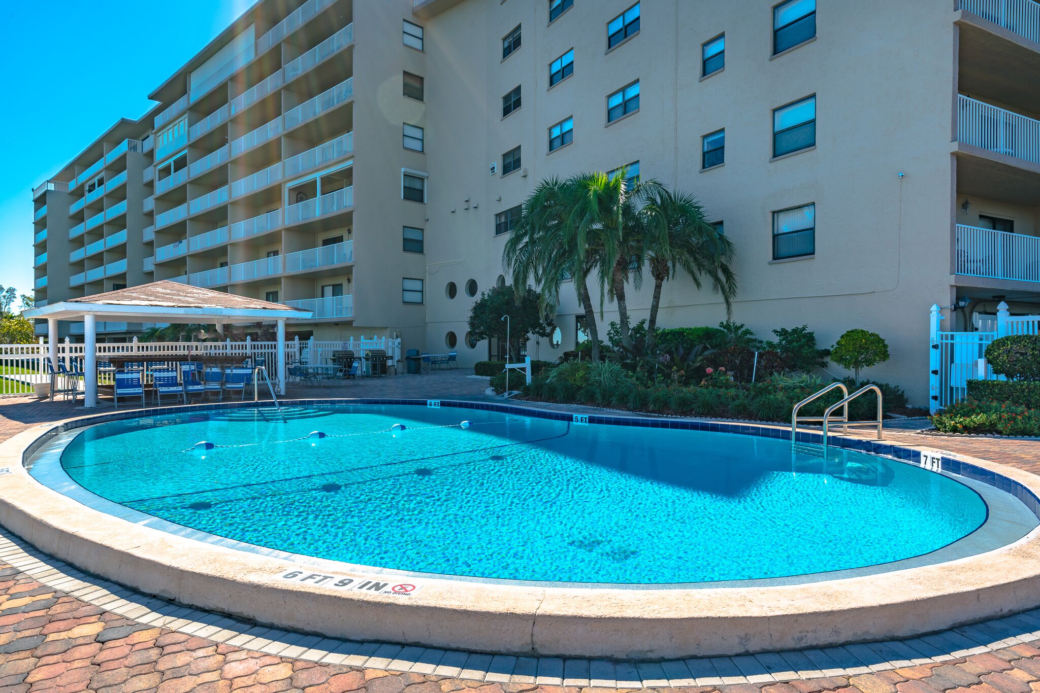 Bayshore Yacht & Tennis Club Luxury Condominiums