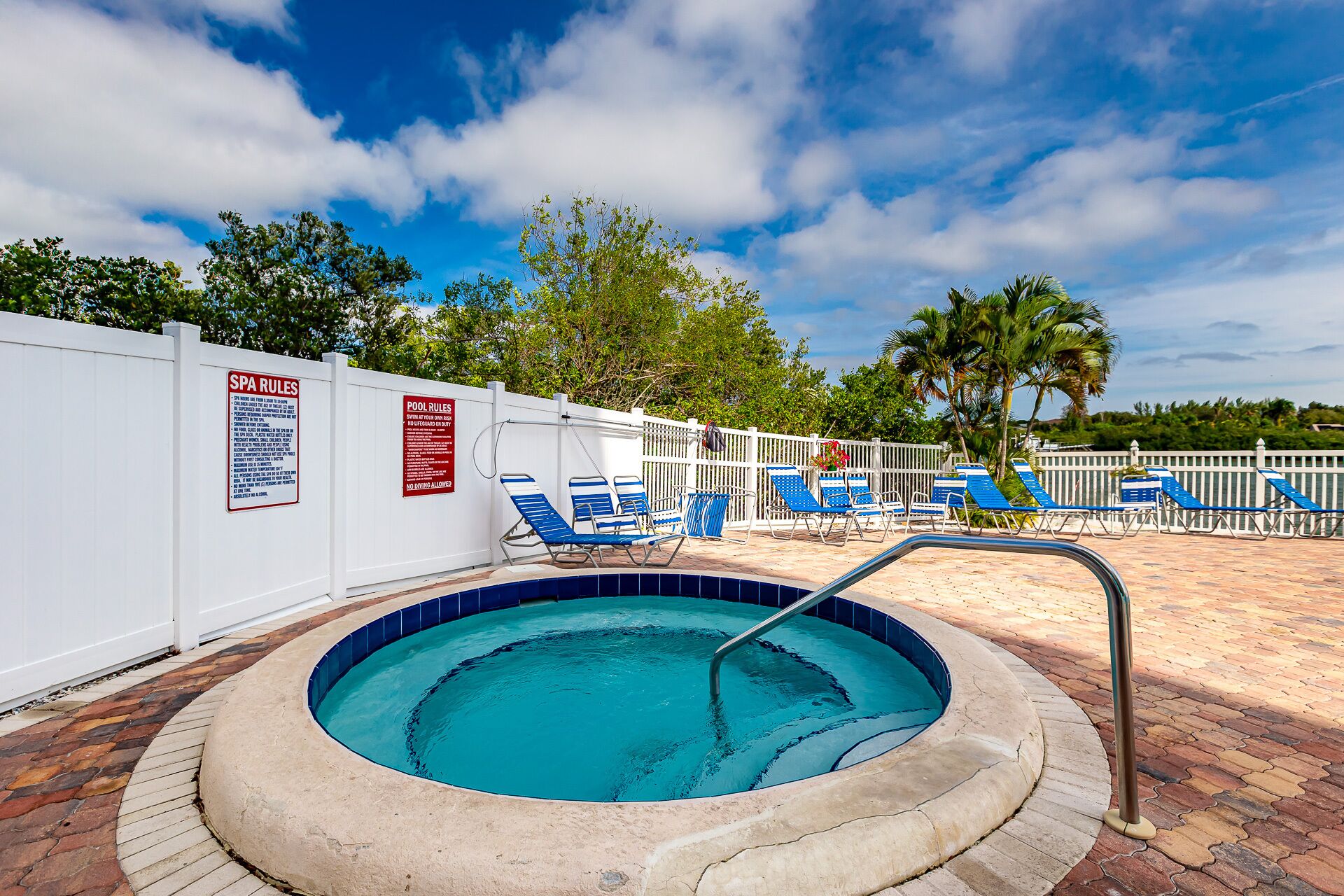 Bayshore Yacht & Tennis Club Luxury Condominiums