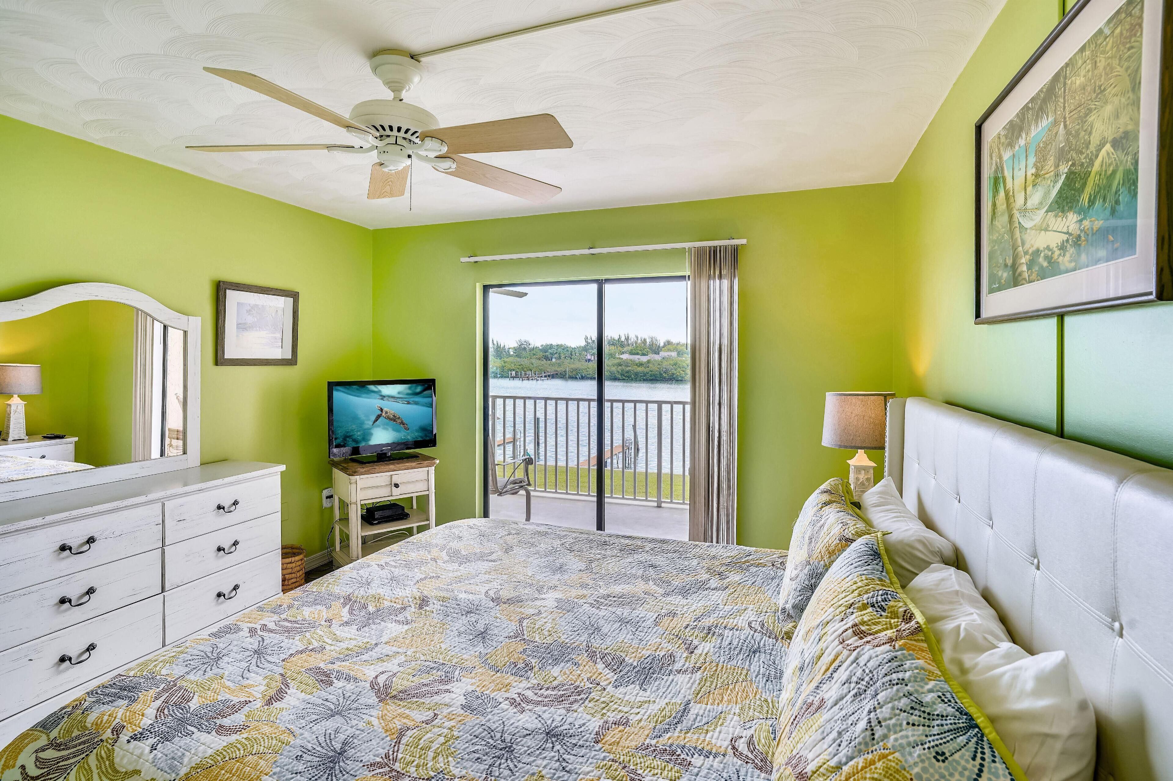 Bayshore Yacht & Tennis Club Luxury Condominiums