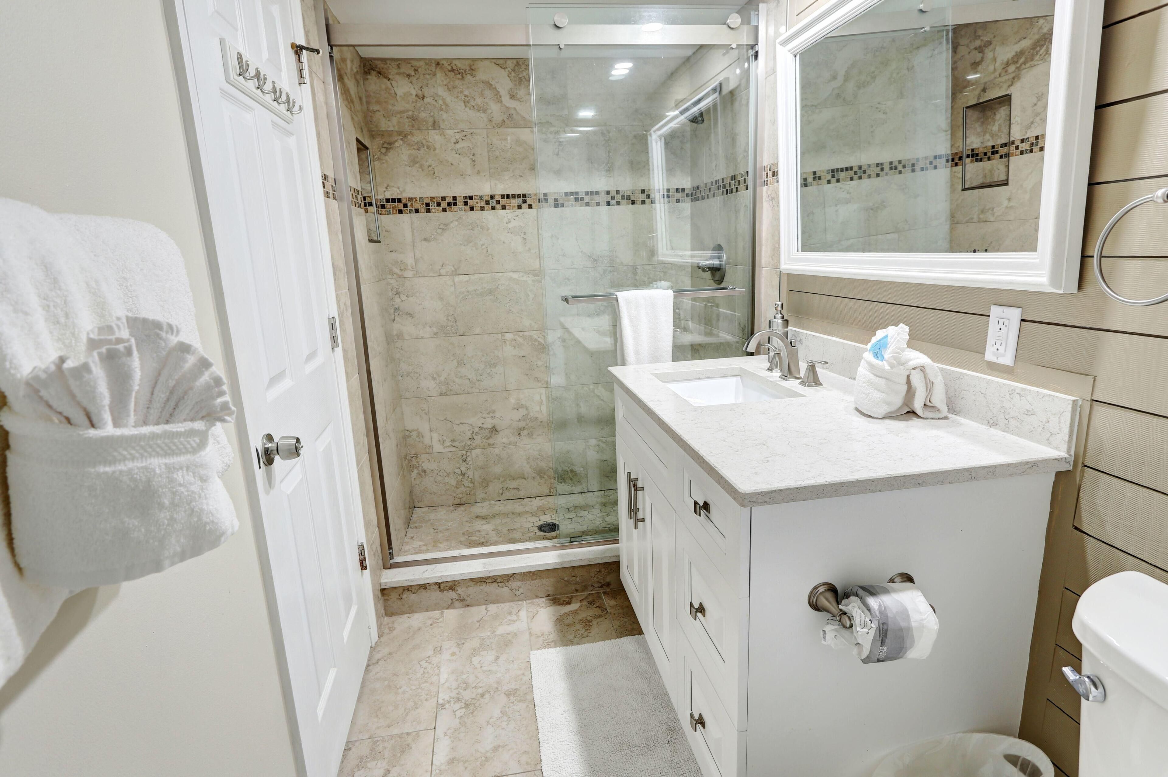 Bayshore Yacht & Tennis Club Luxury Condominiums