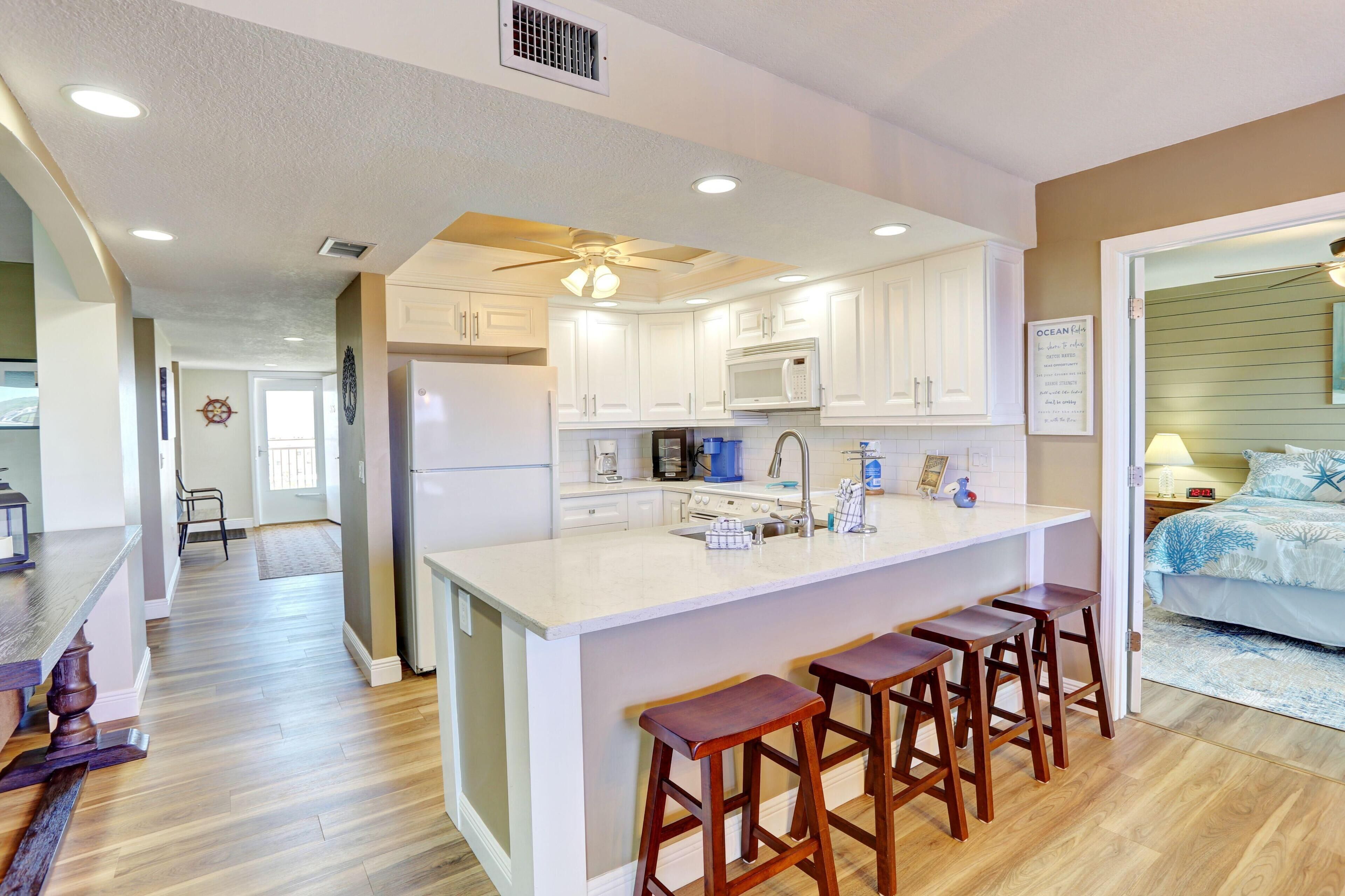 Bayshore Yacht & Tennis Club Luxury Condominiums