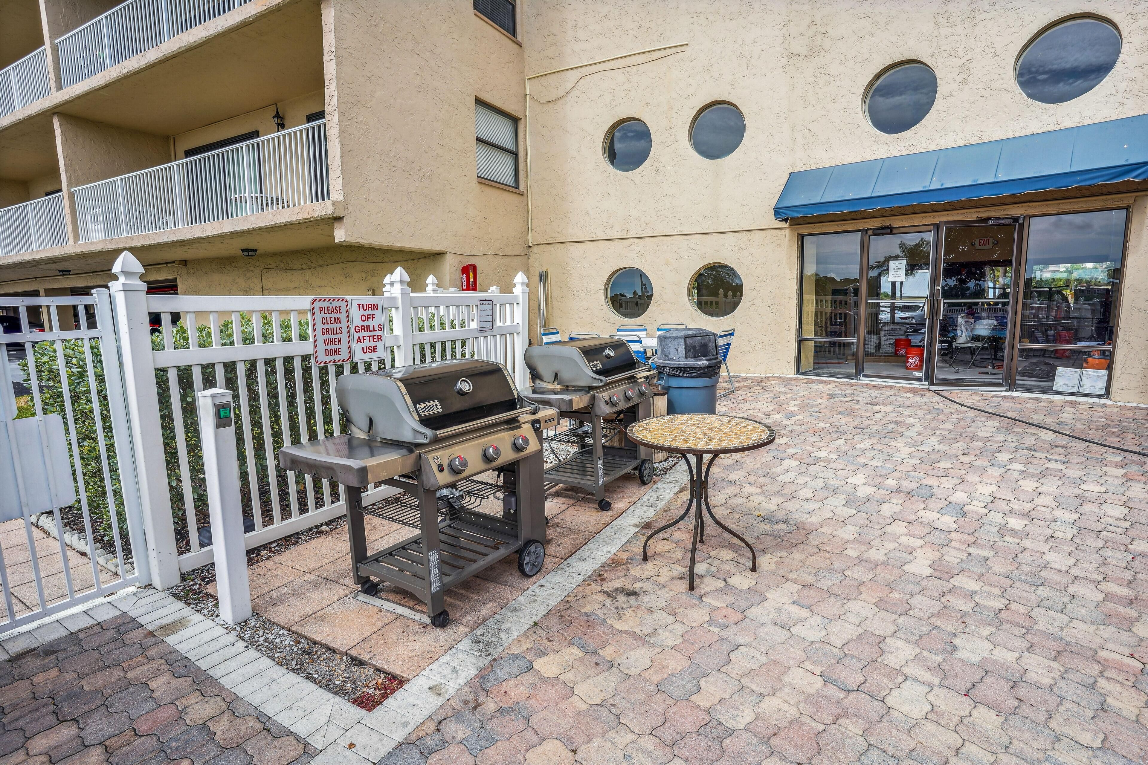 Bayshore Yacht & Tennis Club Luxury Condominiums
