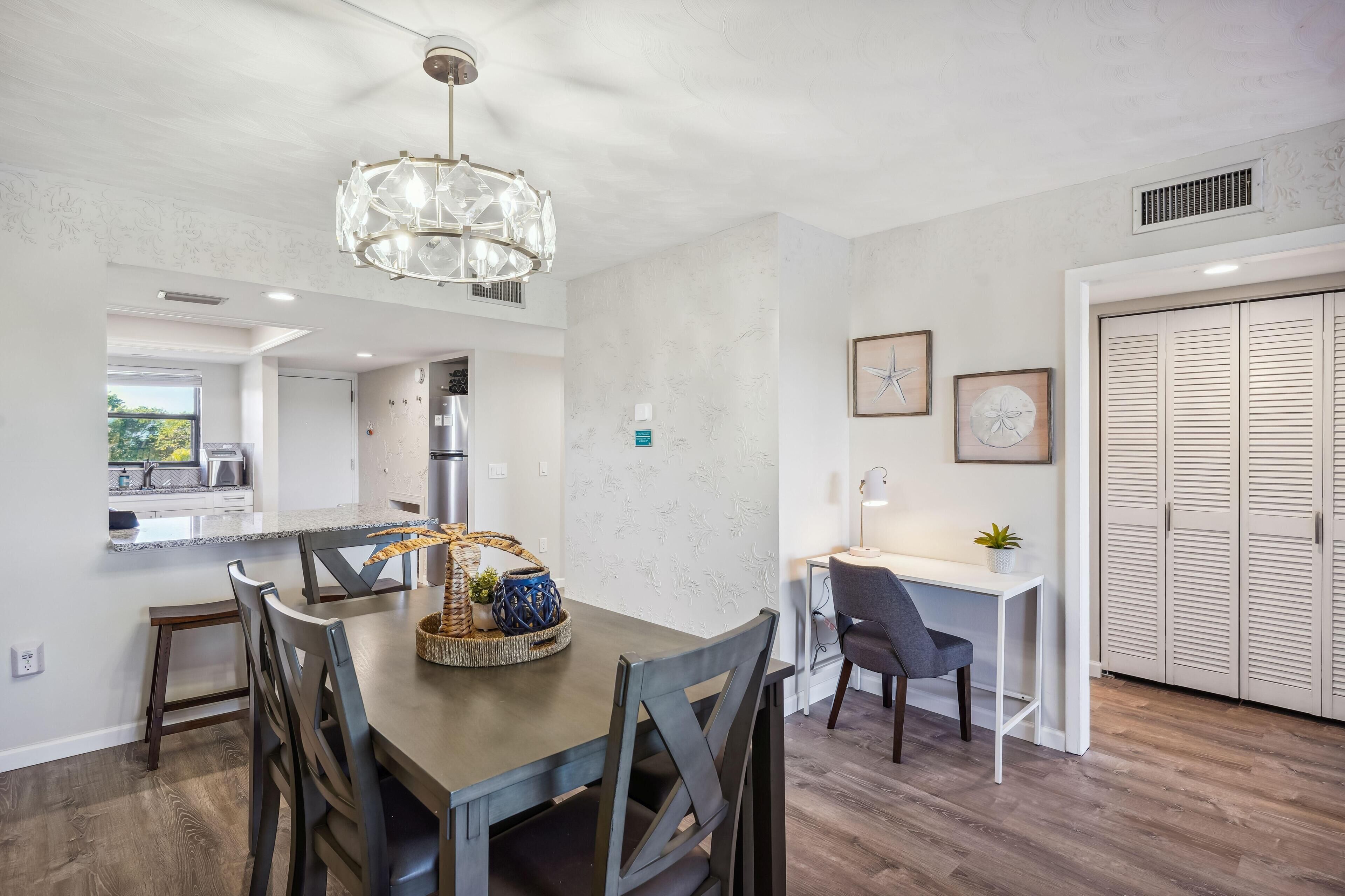 Bayshore Yacht & Tennis Club Luxury Condominiums