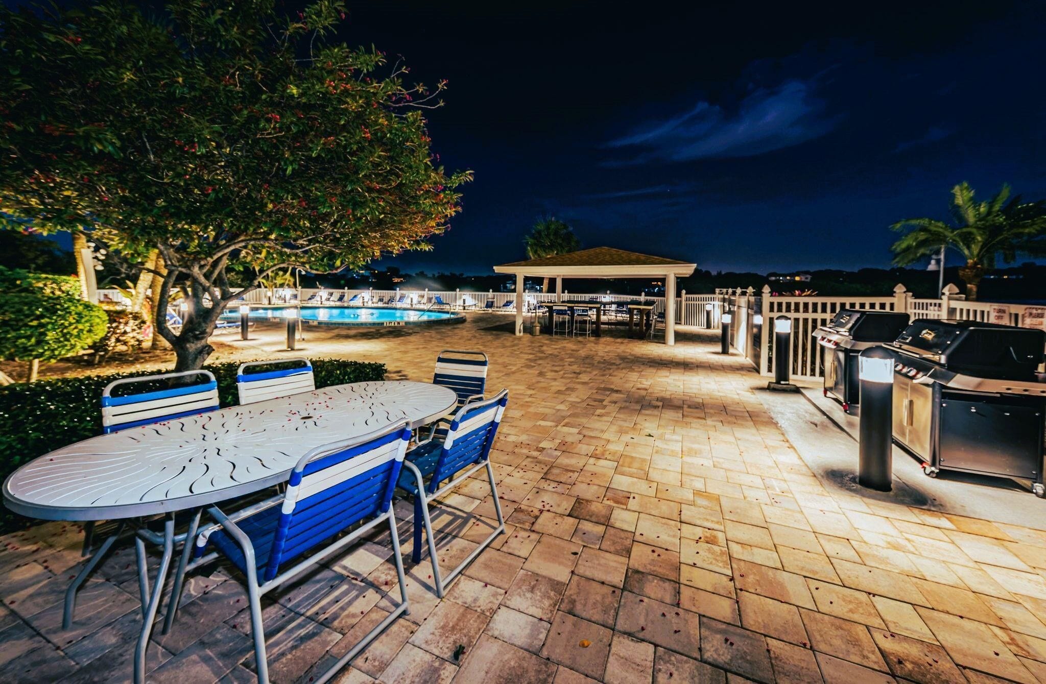 Bayshore Yacht & Tennis Club Luxury Condominiums