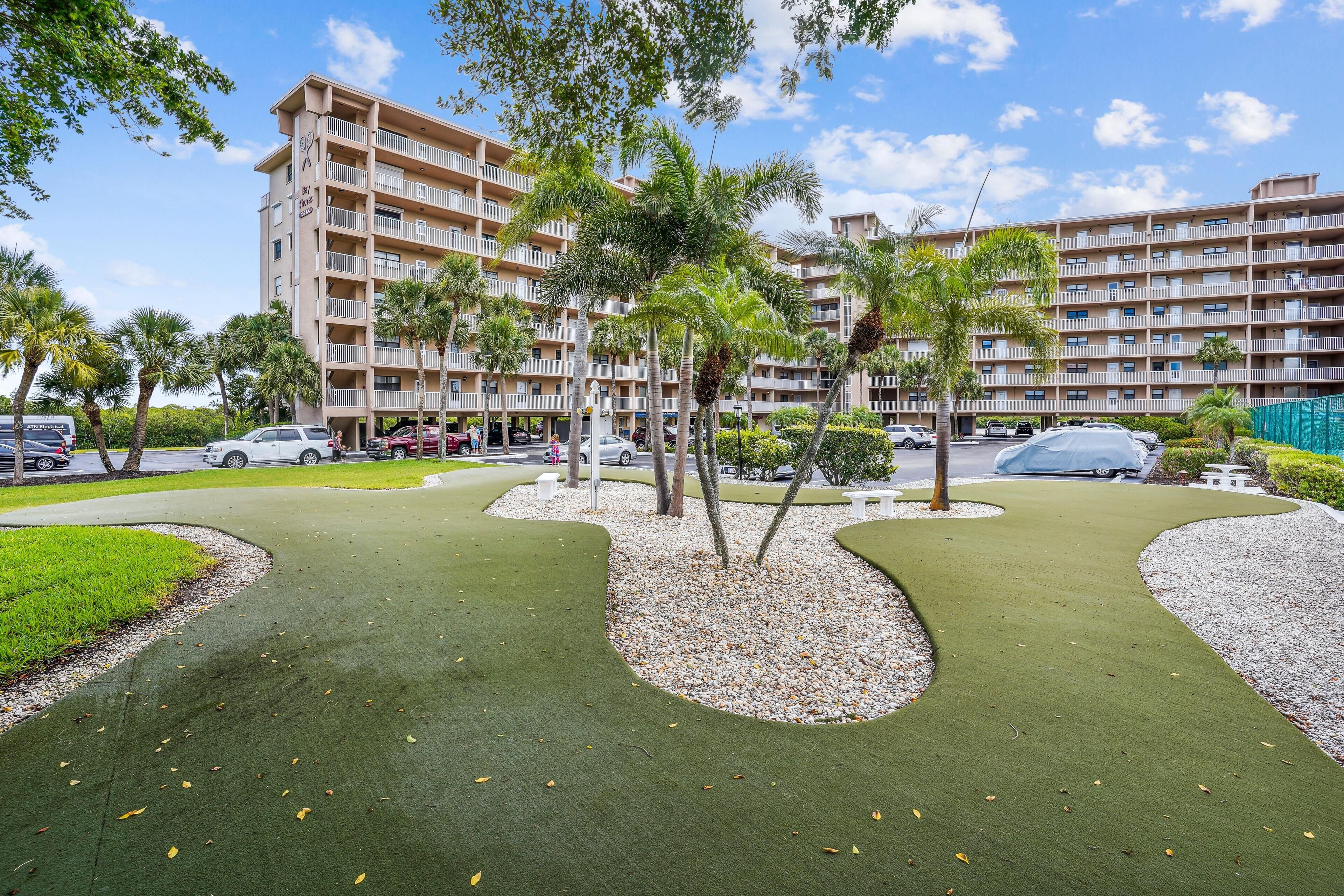 Bayshore Yacht & Tennis Club Luxury Condominiums