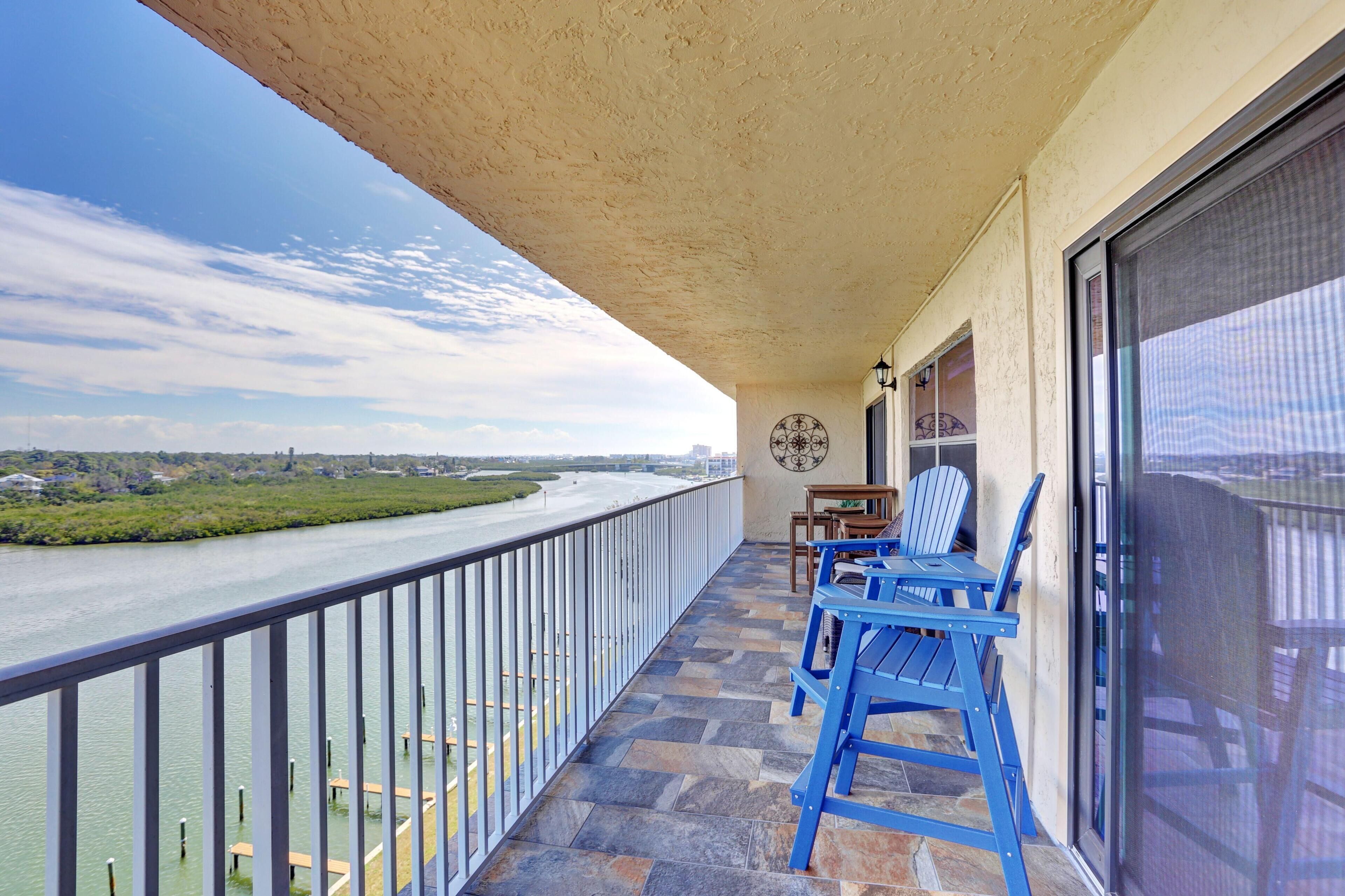 Bayshore Yacht & Tennis Club Luxury Condominiums