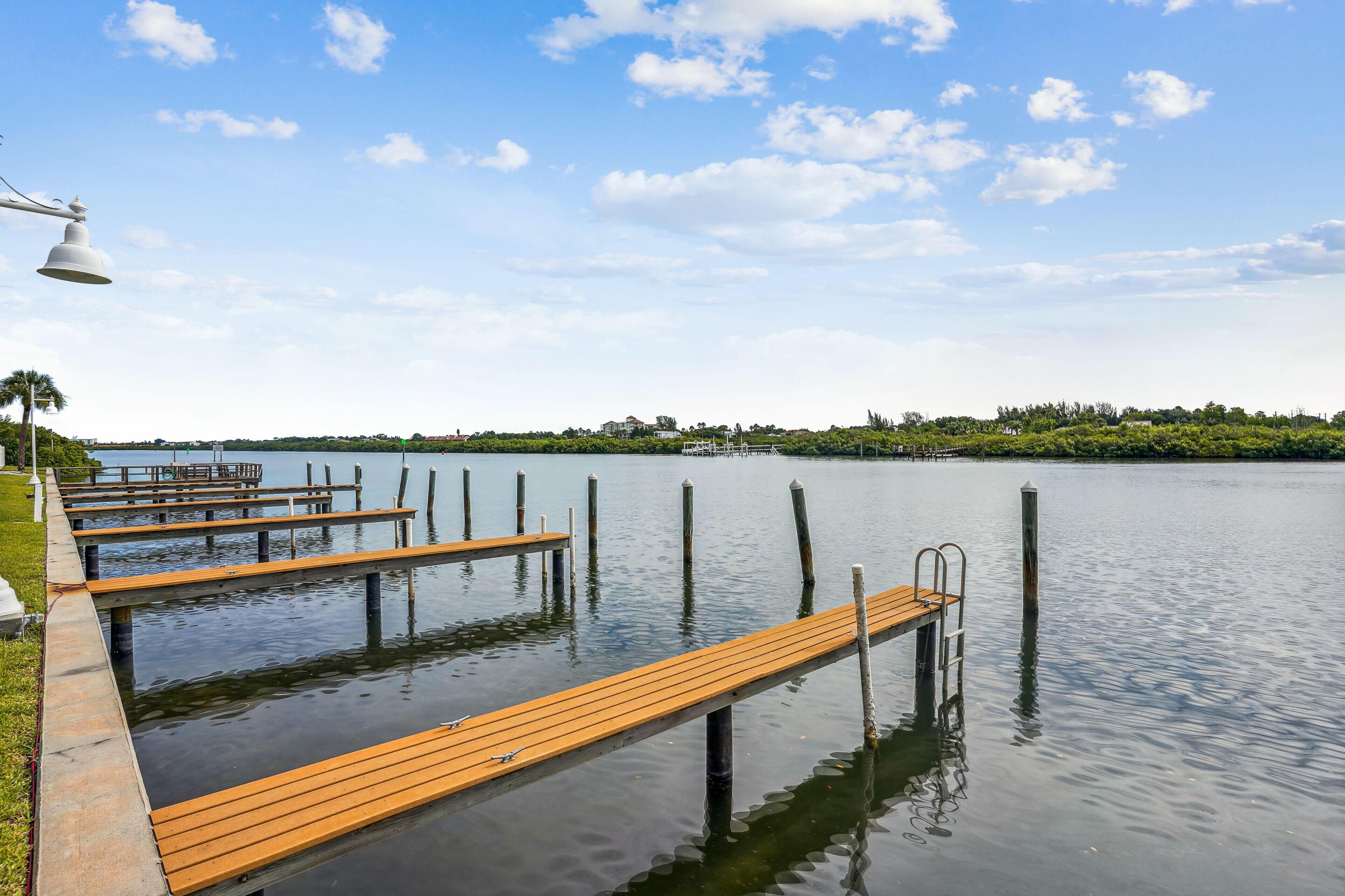 Bayshore Yacht & Tennis Club Luxury Condominiums