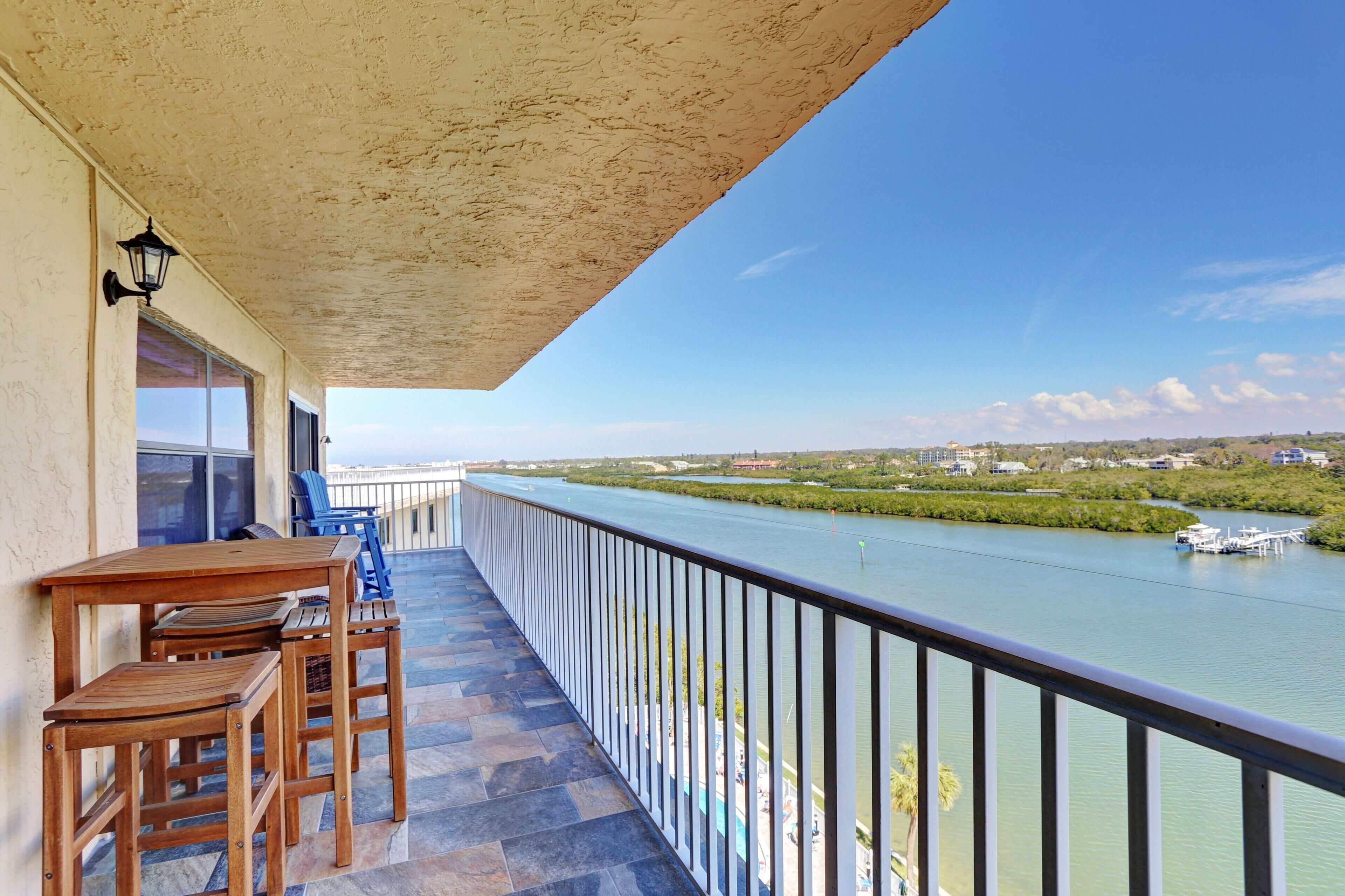 Bayshore Yacht & Tennis Club Luxury Condominiums